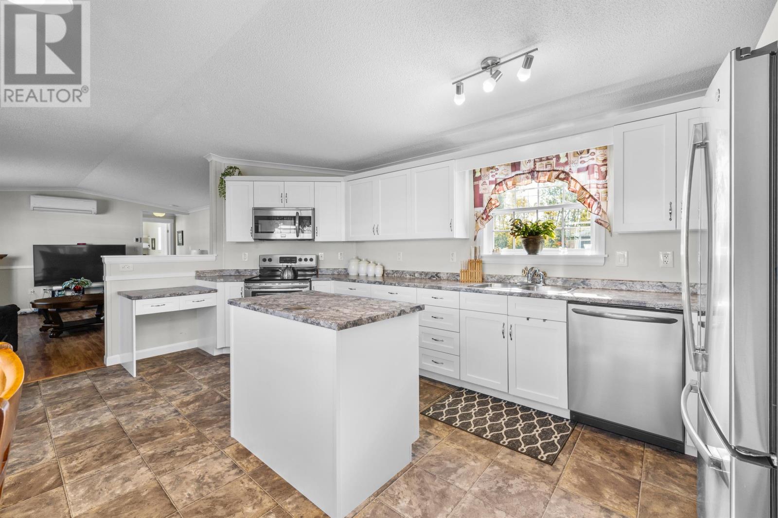 73 Hinton Street, Summerside, Prince Edward Island  C1N 0K8 - Photo 3 - 202605362