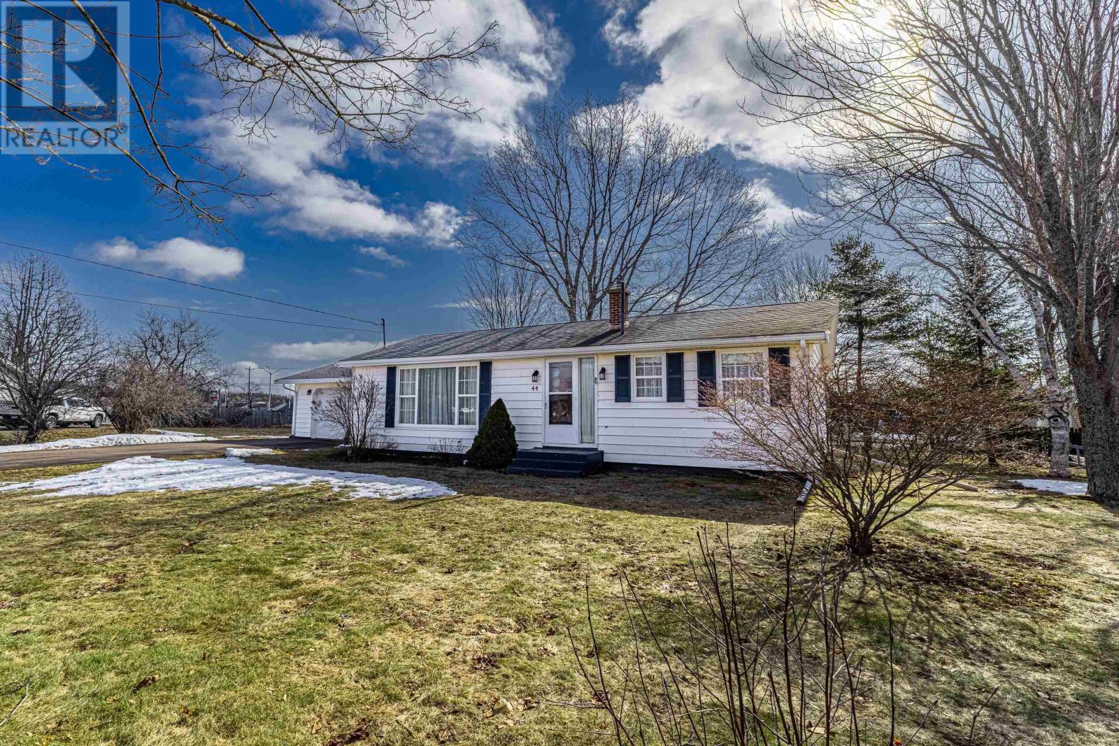 44 Ingleside Drive, Charlottetown, Prince Edward Island  C1C 1B9 - Photo 2 - 202605382