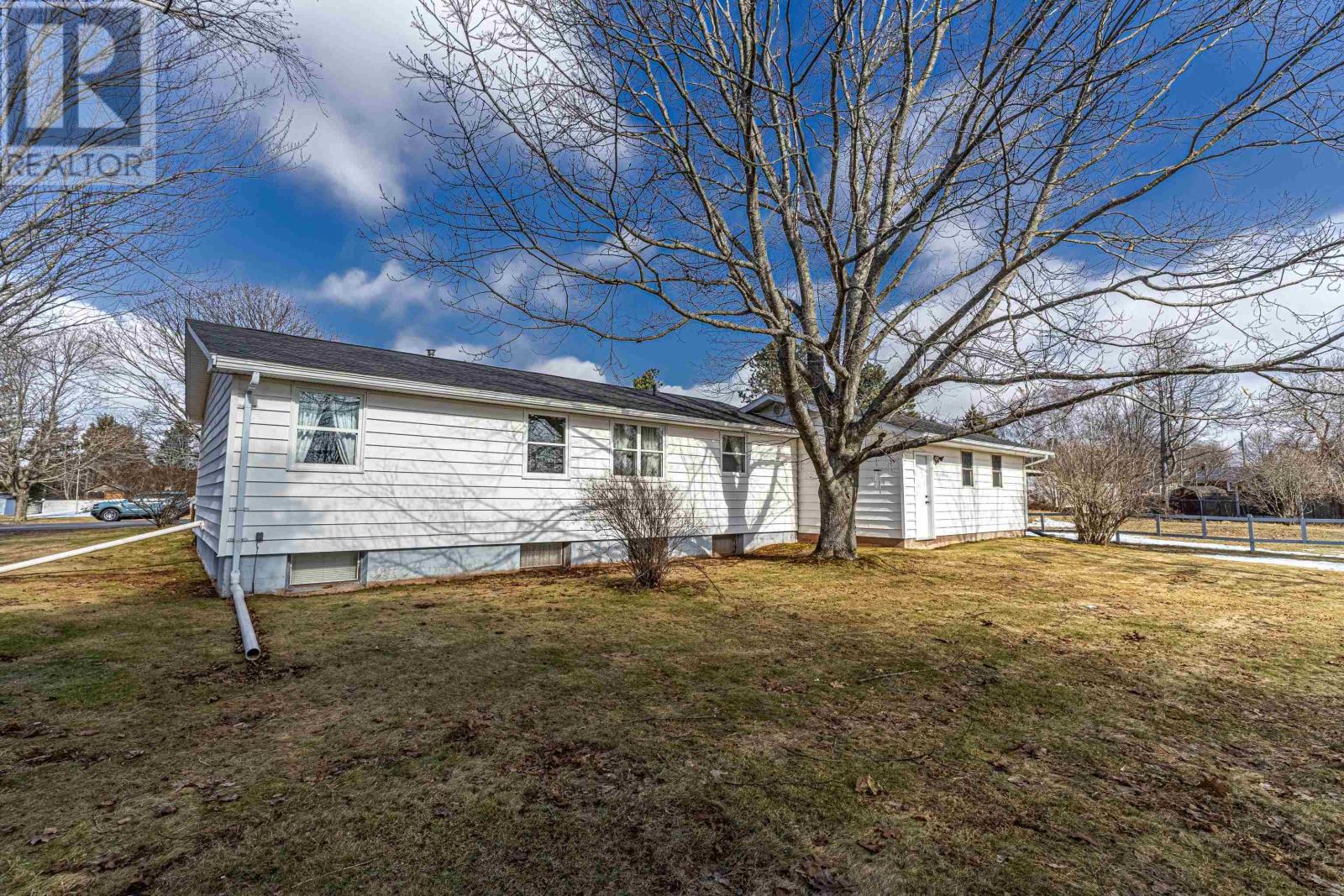 44 Ingleside Drive, Charlottetown, Prince Edward Island  C1C 1B9 - Photo 3 - 202605382