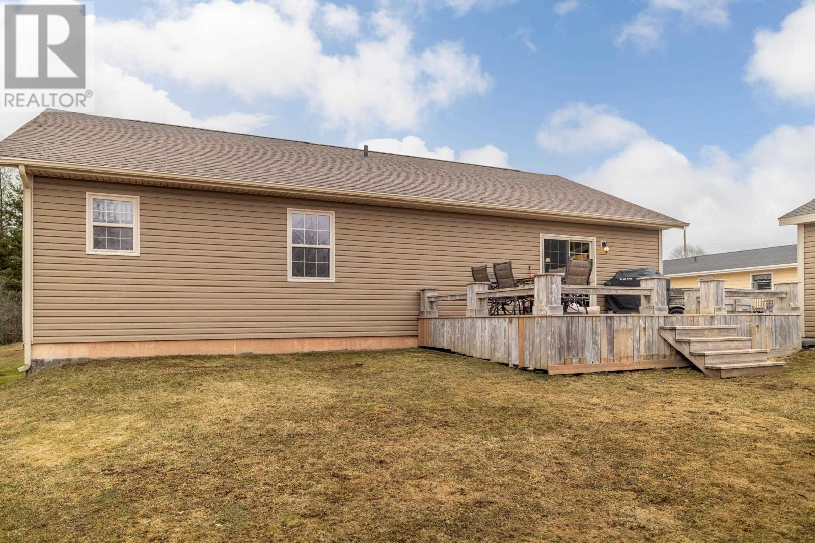 5 Rose Street, Winsloe North, Prince Edward Island  C1E 1V4 - Photo 4 - 202606227