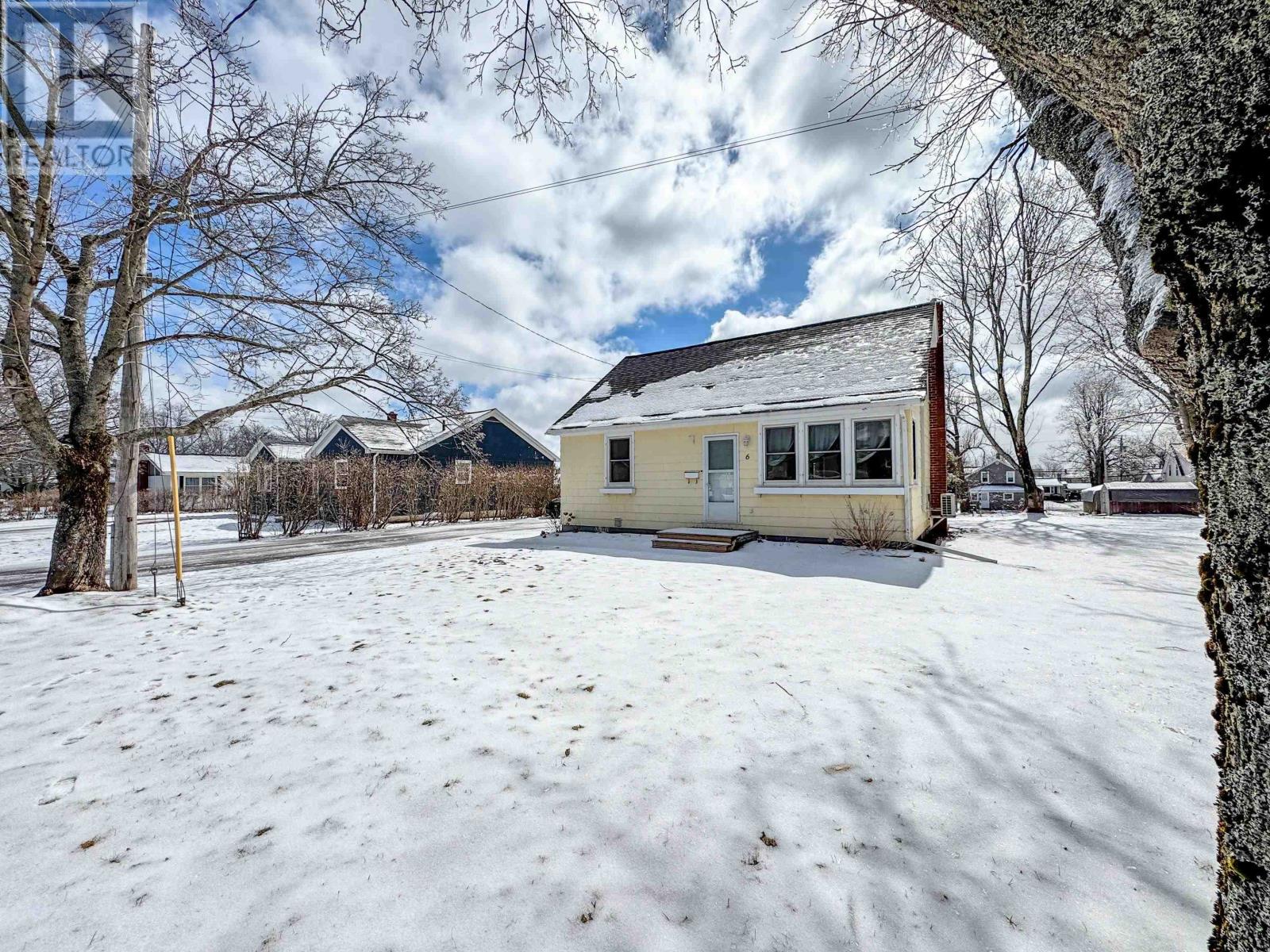 6 NEWLAND Crescent, Charlottetown, Prince Edward Island