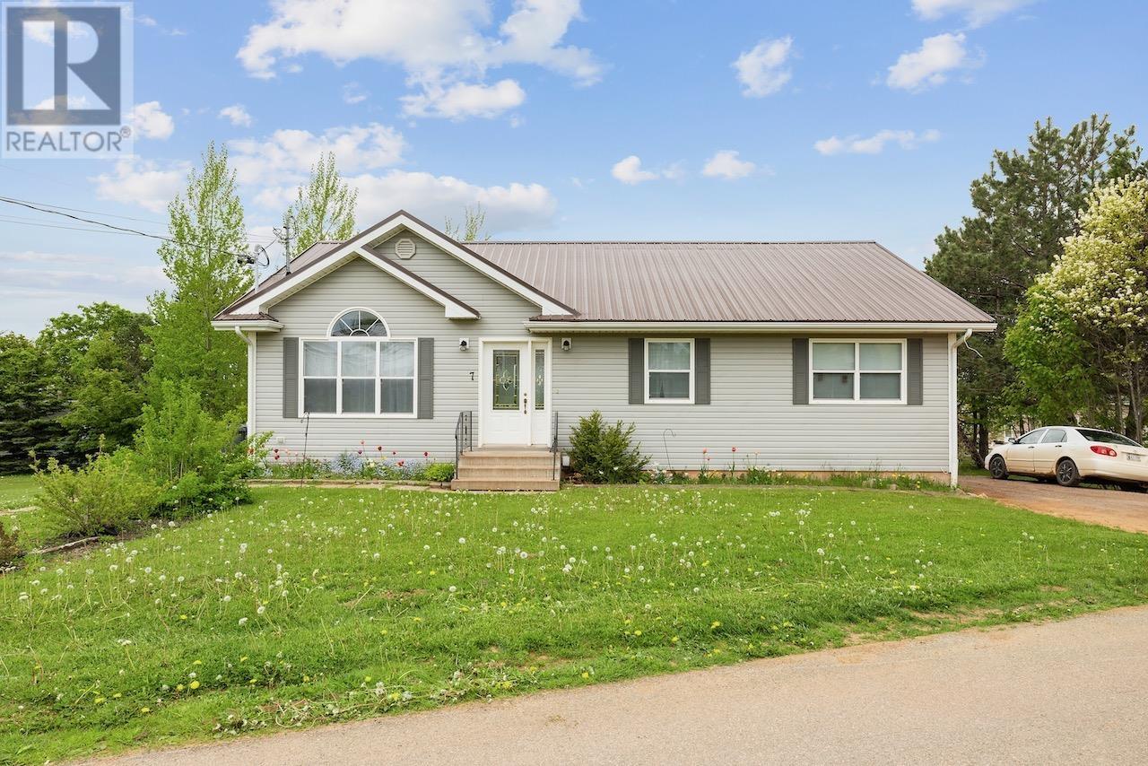 7 Spring Street, Souris, Prince Edward Island  C0A 2B0 - Photo 2 - 202606493