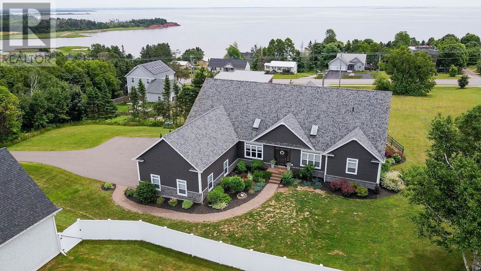 23 Paget Crescent, Stratford, Prince Edward Island  C1B 0E3 - Photo 3 - 202606961