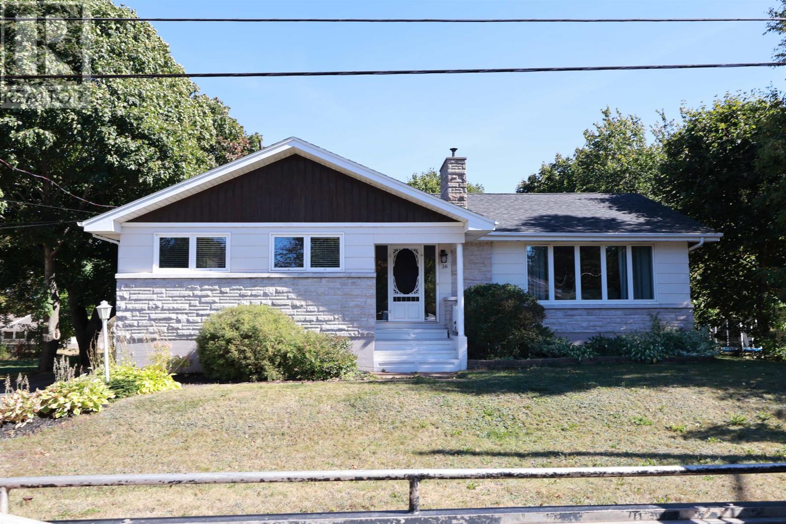 16 Donwood Drive, Charlottetown, Prince Edward Island  C1A 5L2 - Photo 1 - 202608401