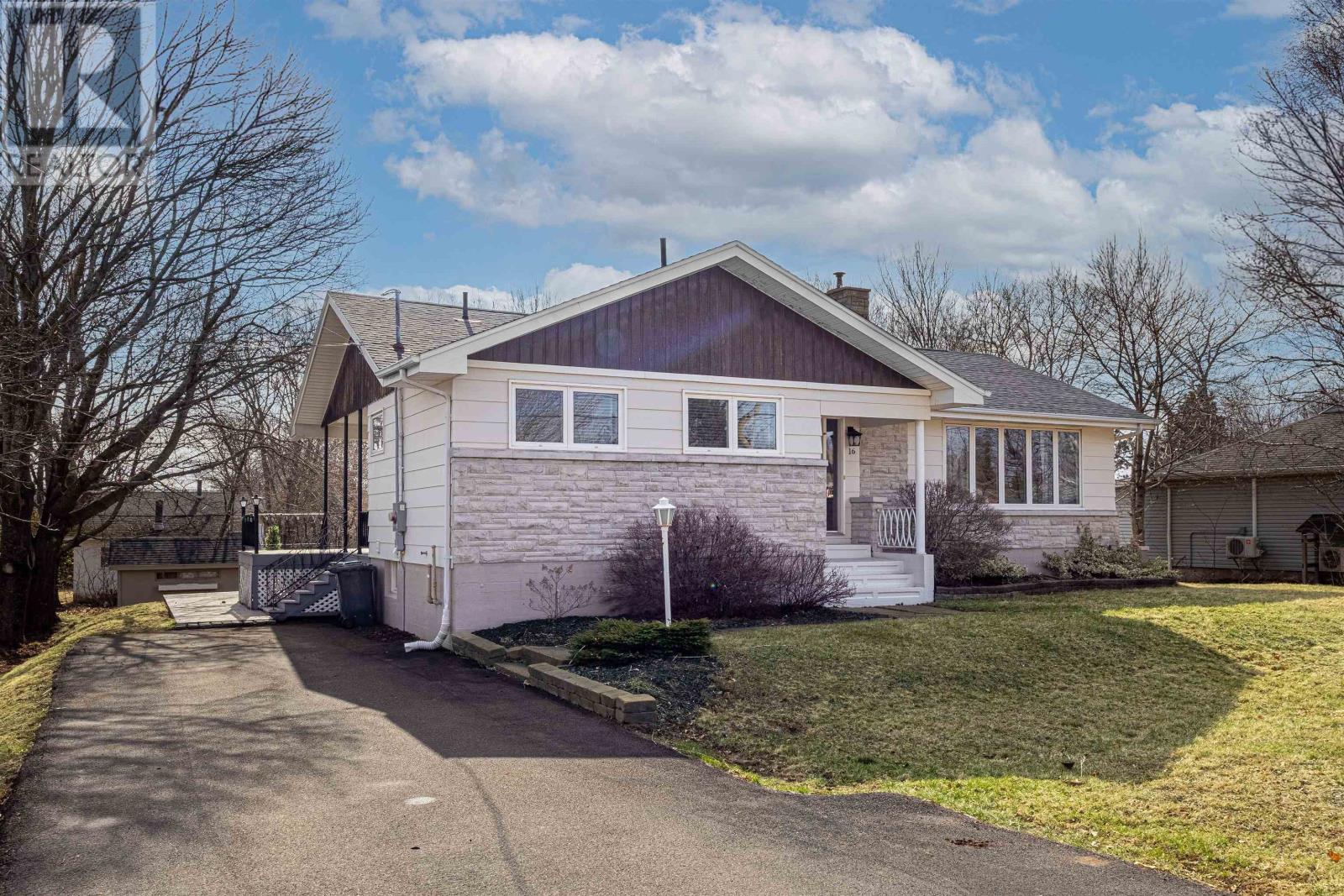 16 Donwood Drive, Charlottetown, Prince Edward Island  C1A 5L2 - Photo 3 - 202608401