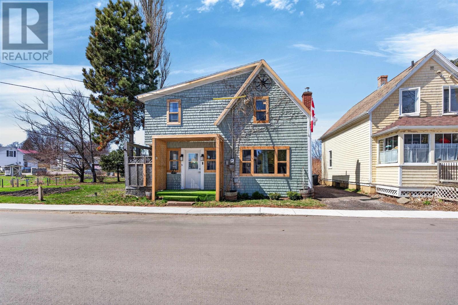 9 Douglas Street, Charlottetown, Prince Edward Island  C1A 2H9 - Photo 1 - 202608971