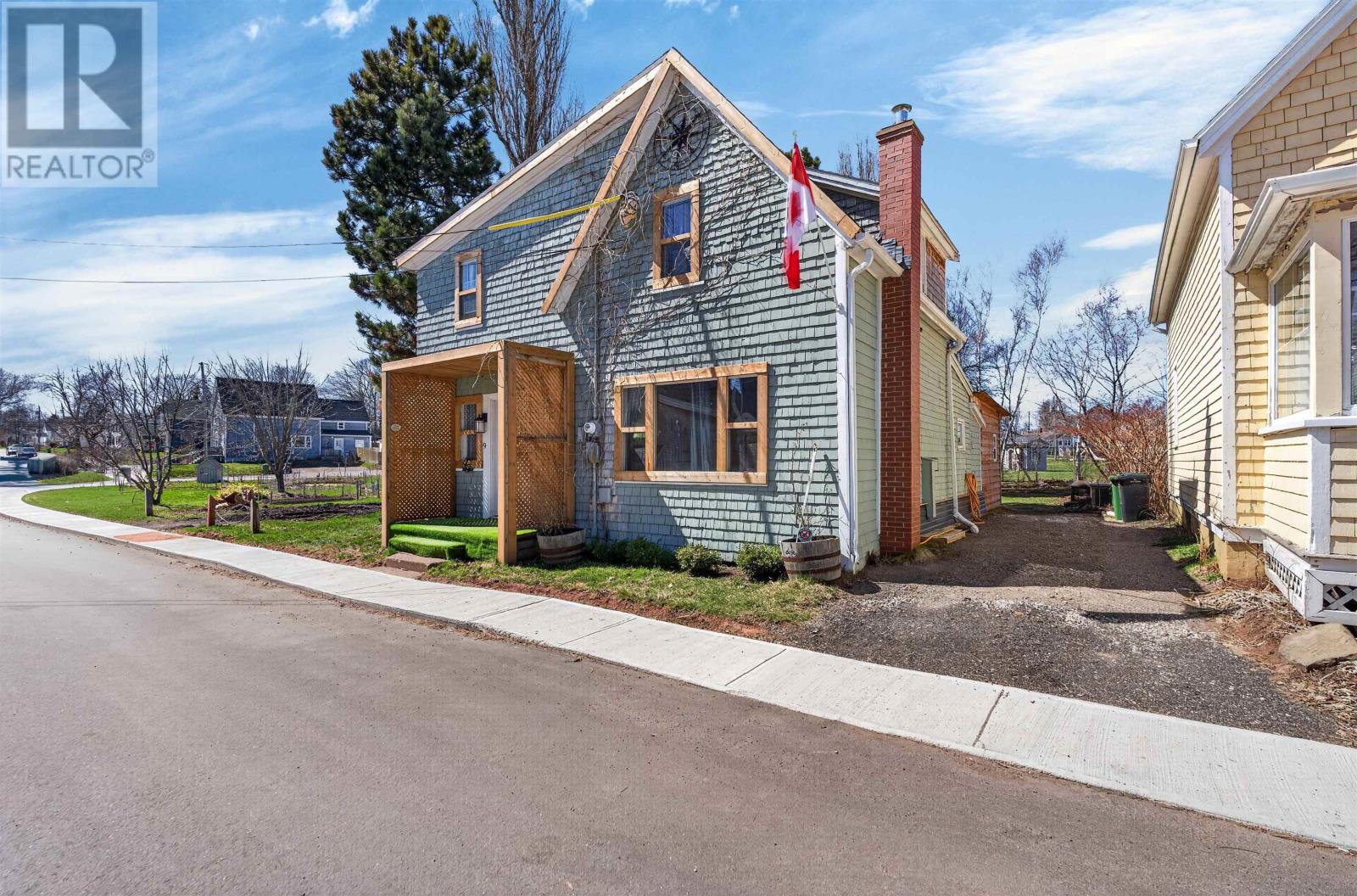 9 Douglas Street, Charlottetown, Prince Edward Island  C1A 2H9 - Photo 2 - 202608971