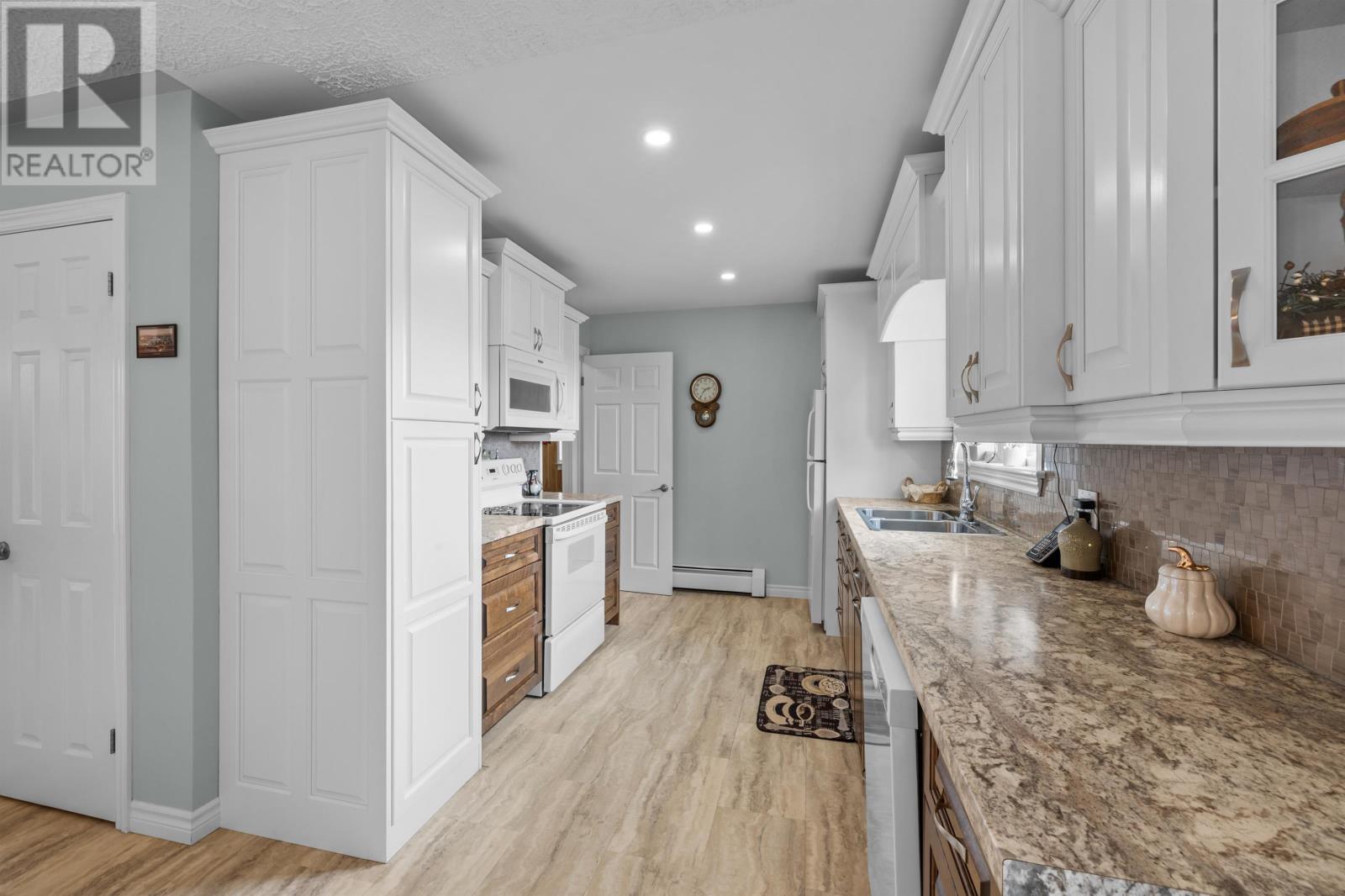 32 Eliot Drive, Cornwall, Prince Edward Island  C0A 1H0 - Photo 10 - 202609336