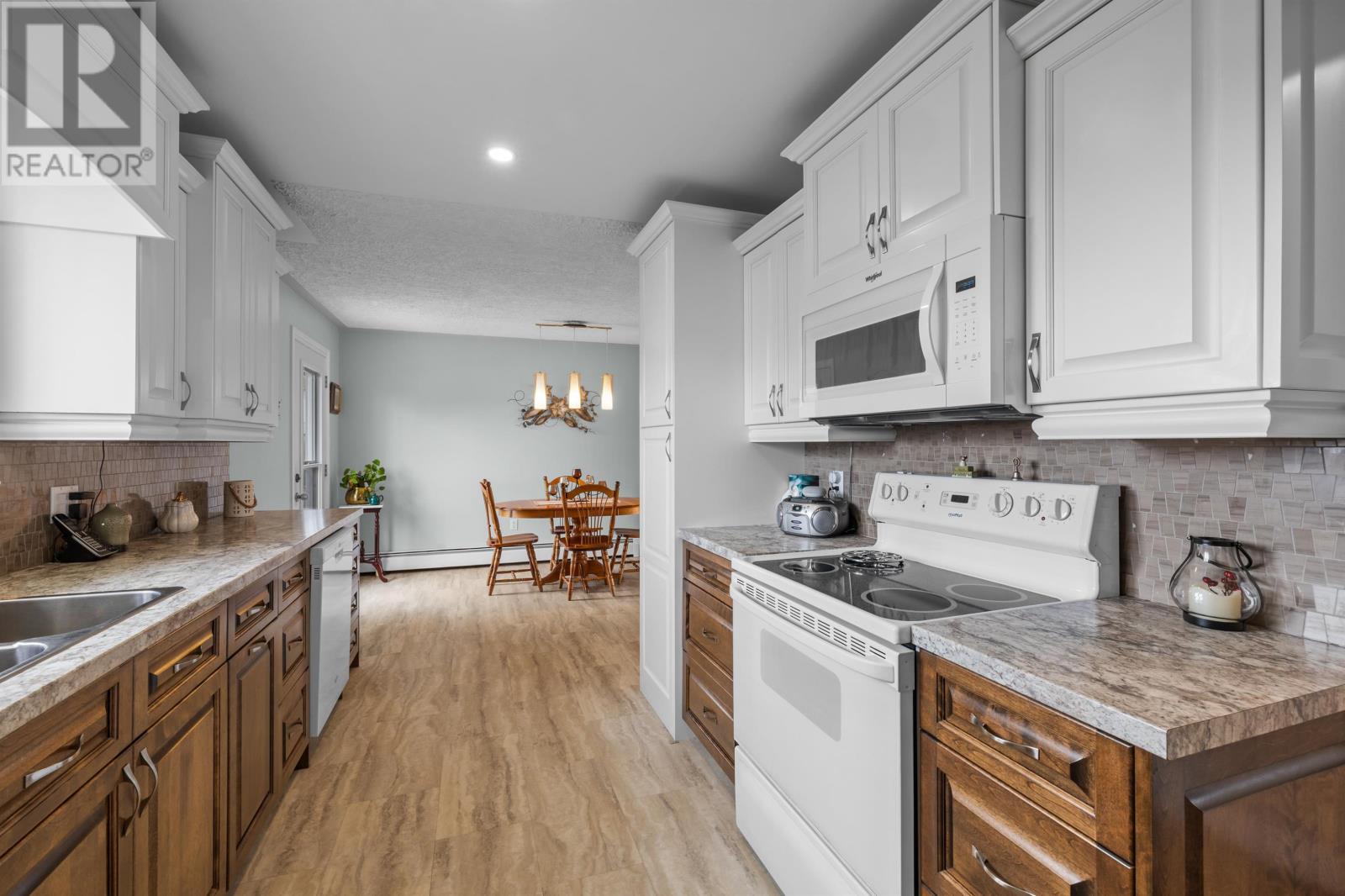 32 Eliot Drive, Cornwall, Prince Edward Island  C0A 1H0 - Photo 4 - 202609336