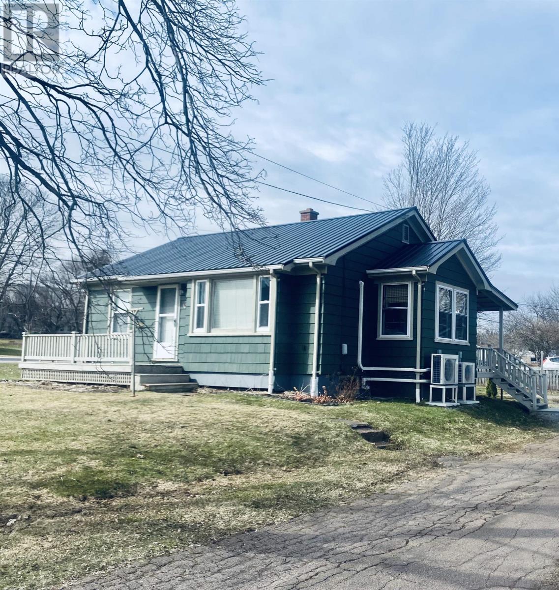 6 Gordon Drive, Charlottetown, Prince Edward Island  C1A 6B7 - Photo 1 - 202609613