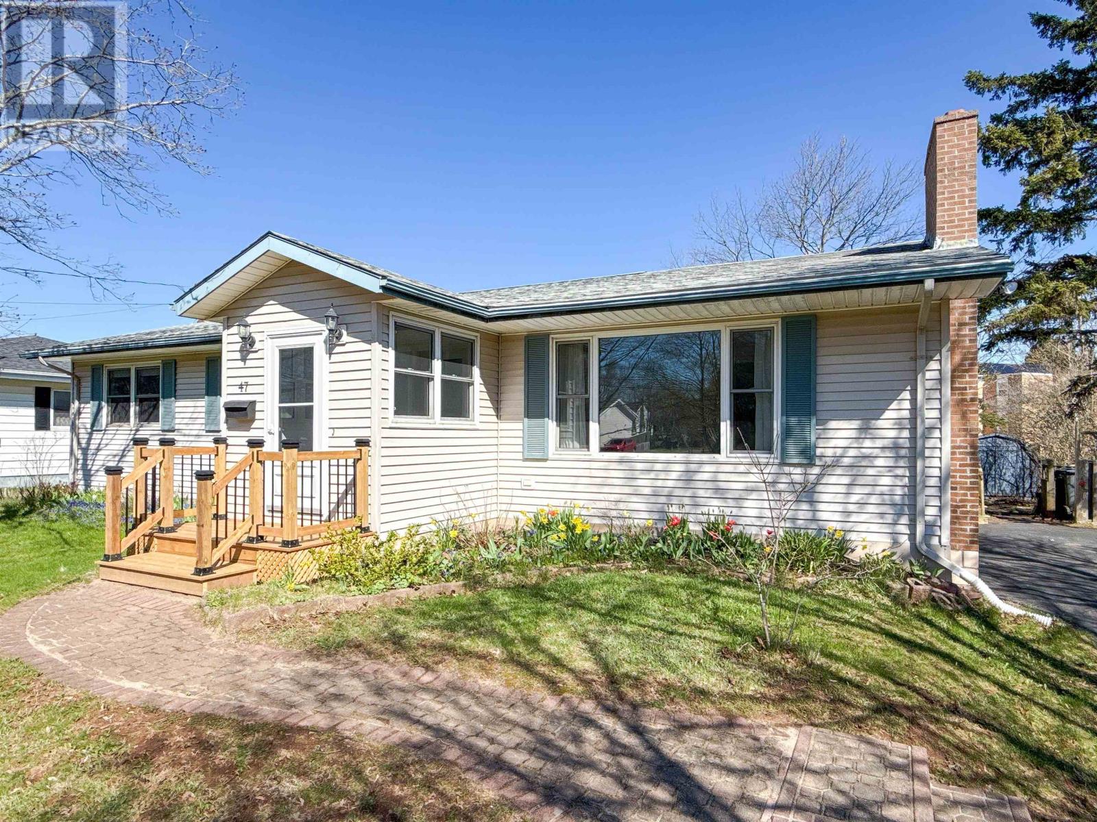 47 Emerald Drive, Charlottetown, Prince Edward Island  C1A 2Y5 - Photo 2 - 202610415