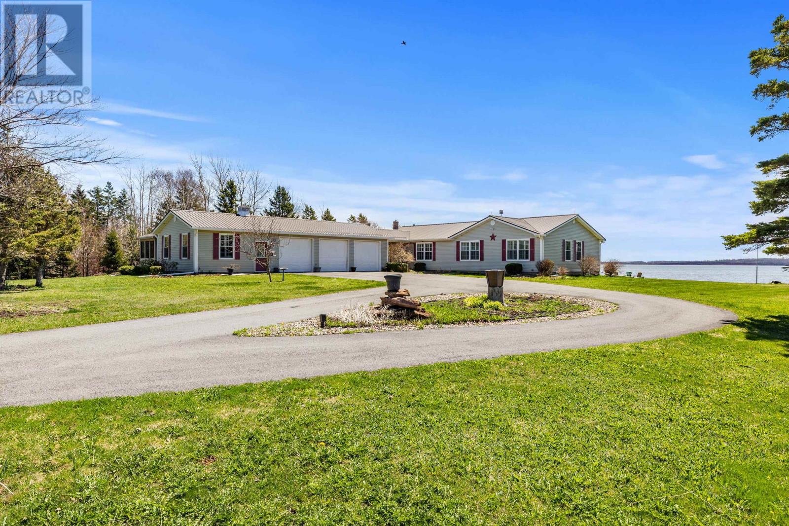 1111 Mcinnis Point Road, Vernon Bridge, Prince Edward Island  C0A 2E0 - Photo 1 - 202610637