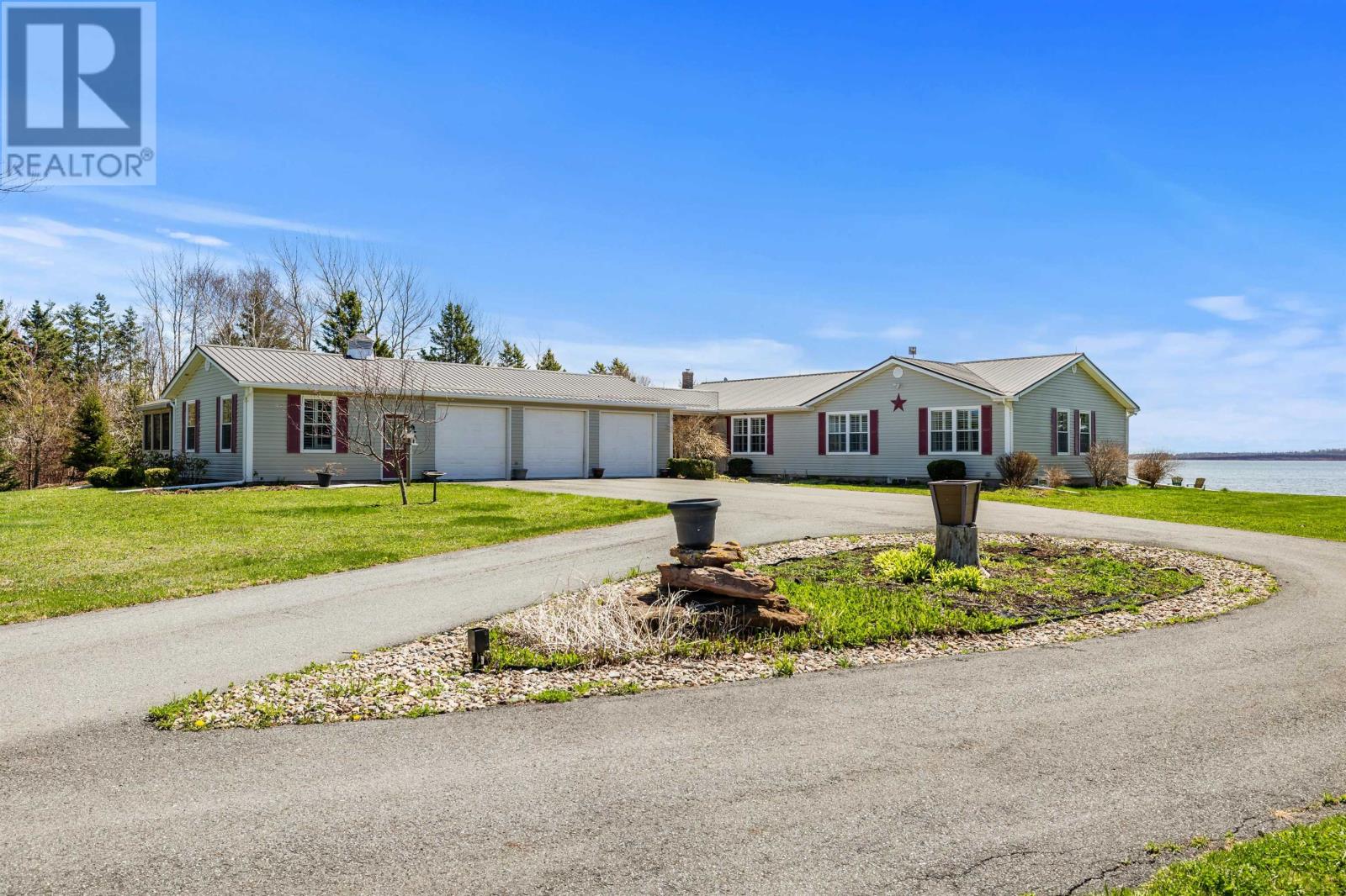1111 Mcinnis Point Road, Vernon Bridge, Prince Edward Island  C0A 2E0 - Photo 3 - 202610637