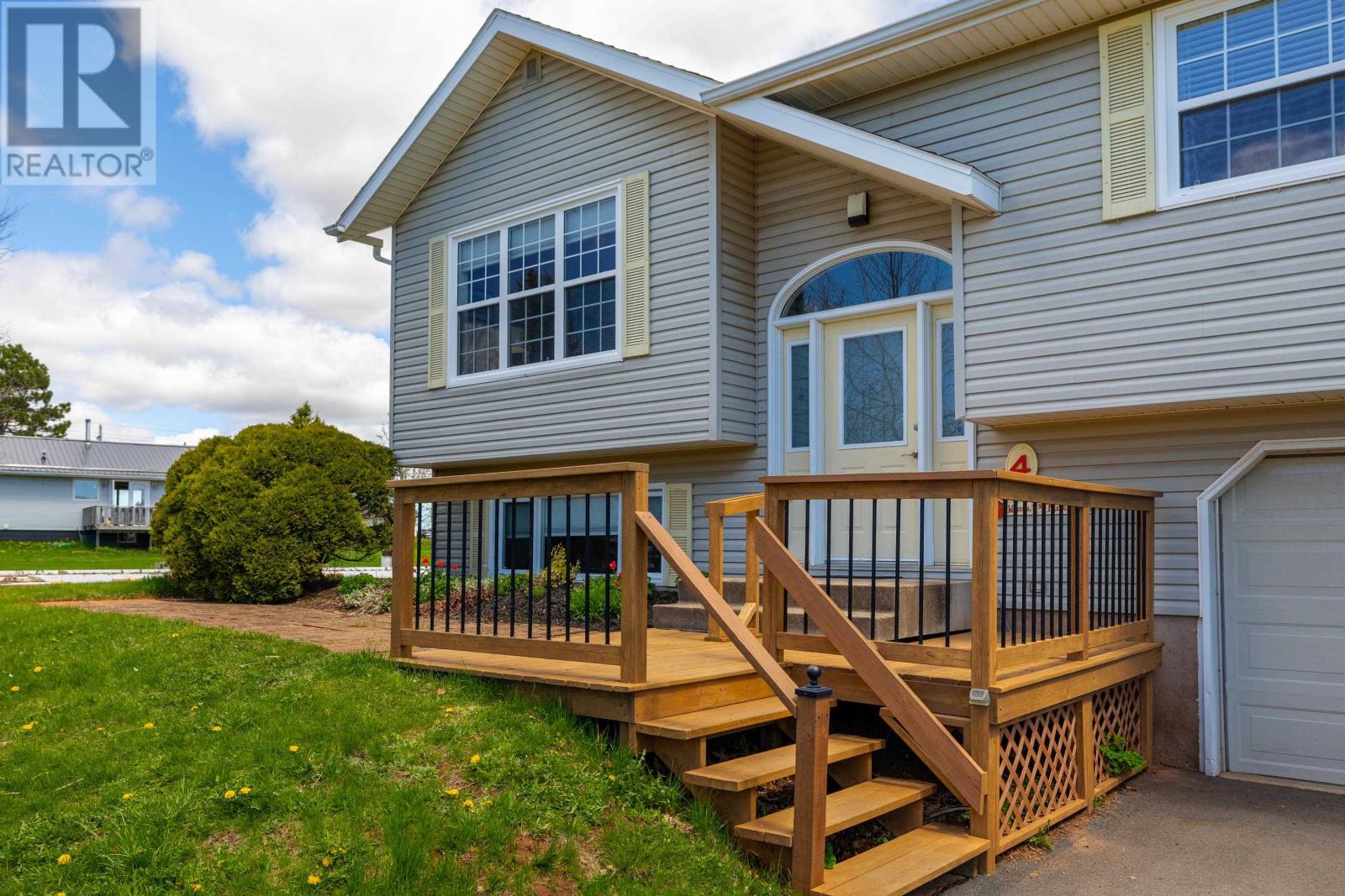 4 Sobey Drive, Cornwall, Prince Edward Island  C0A 1H0 - Photo 3 - 202611006