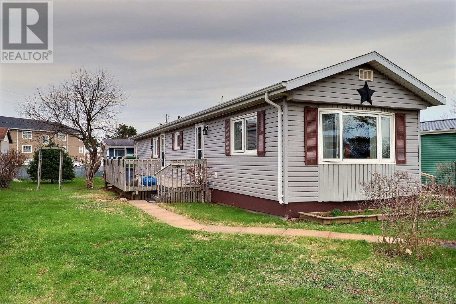 37 Park Avenue, Charlottetown, Prince Edward Island  C1A 6R4 - Photo 1 - 202611113