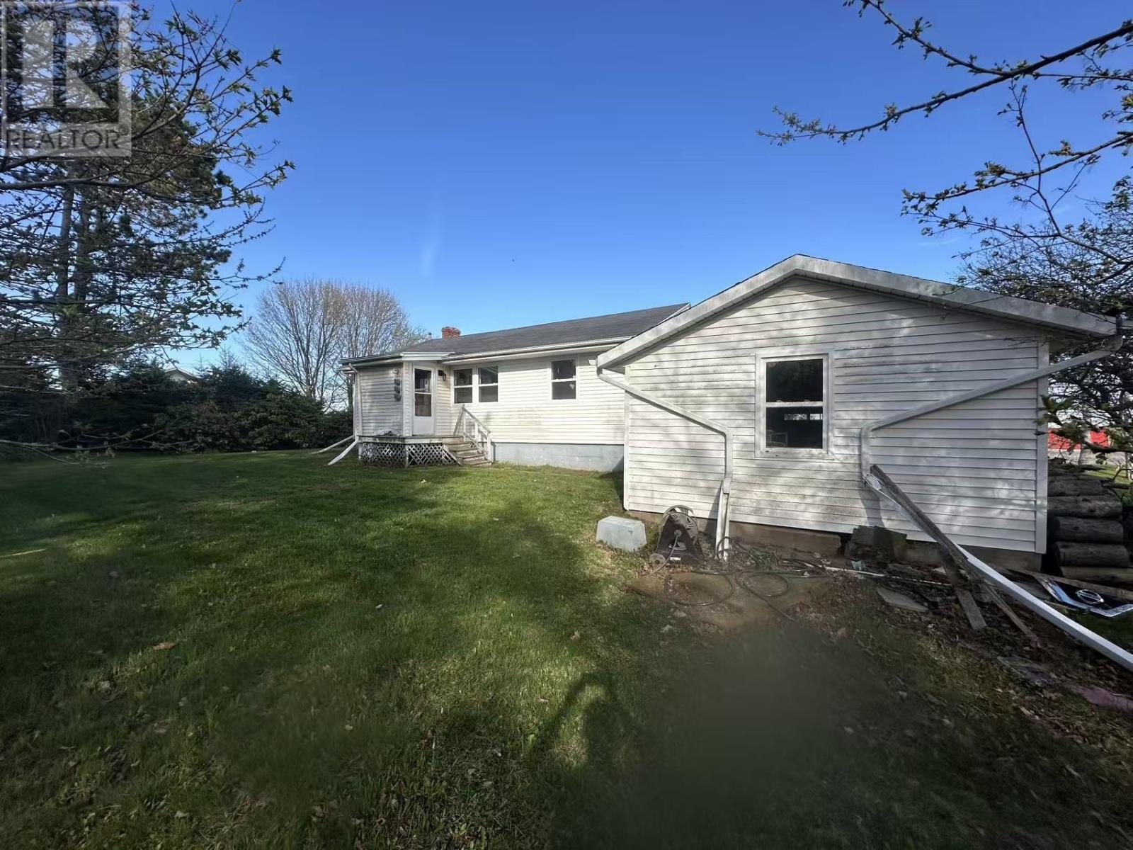298 Main Street, Cornwall, Prince Edward Island  C1C 1R3 - Photo 1 - 202611171