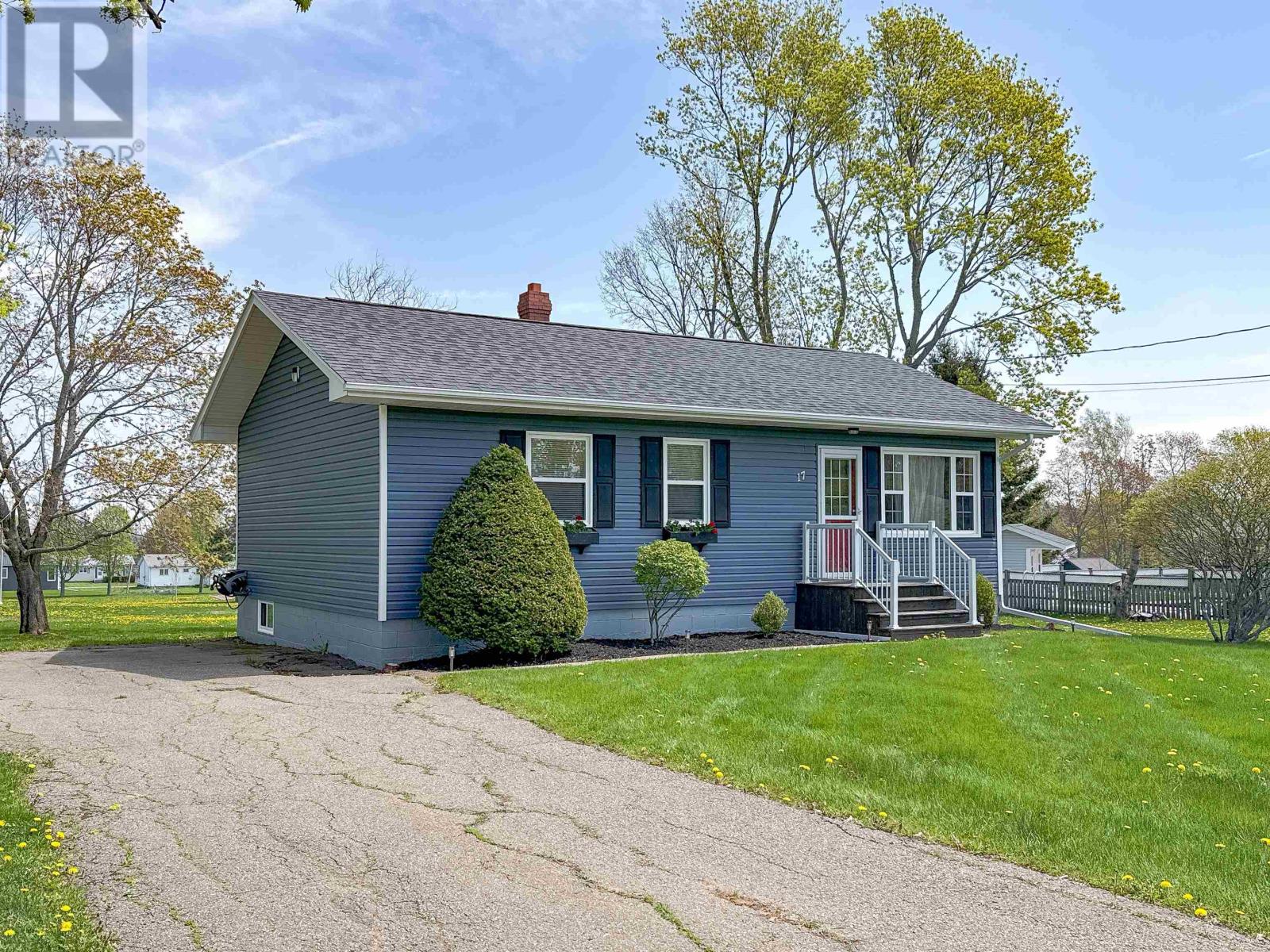 17 Poplar Avenue, Charlottetown, Prince Edward Island  C1A 6S8 - Photo 1 - 202611727