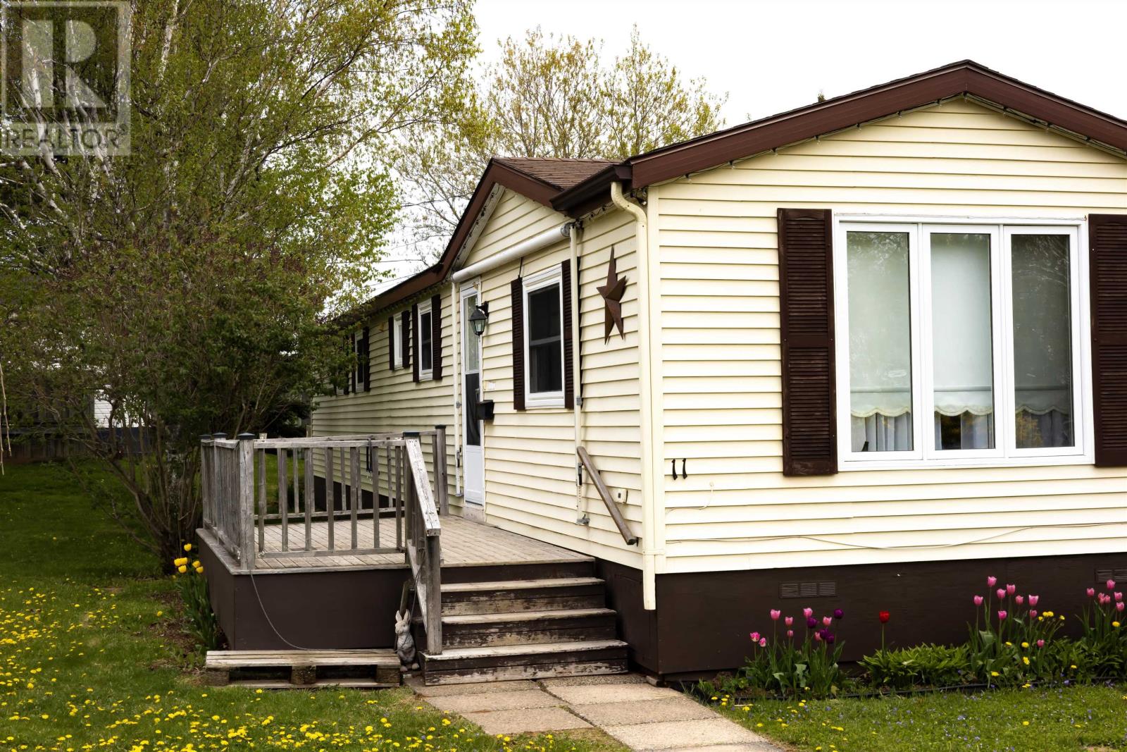 11 Manor Drive, Charlottetown, Prince Edward Island  C1A 6R2 - Photo 1 - 202611752