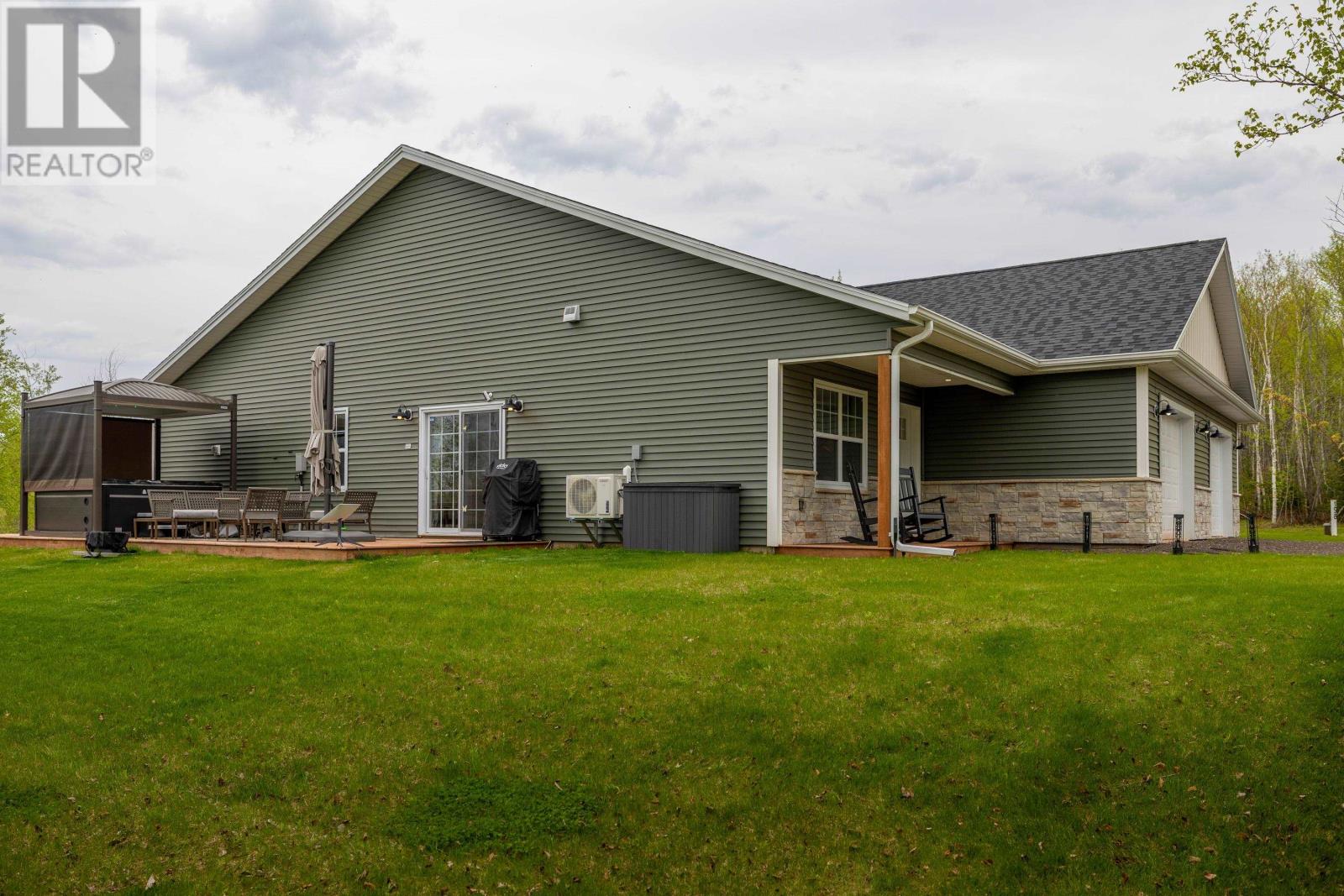160 Ocean, Stanley Bridge, Prince Edward Island  C1E 1E0 - Photo 2 - 202611811