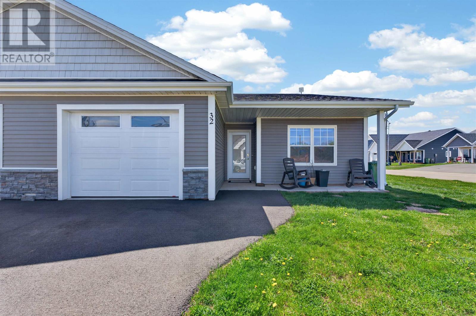 32 Ellis Avenue, Summerside, Prince Edward Island  C1N 4J3 - Photo 1 - 202611885
