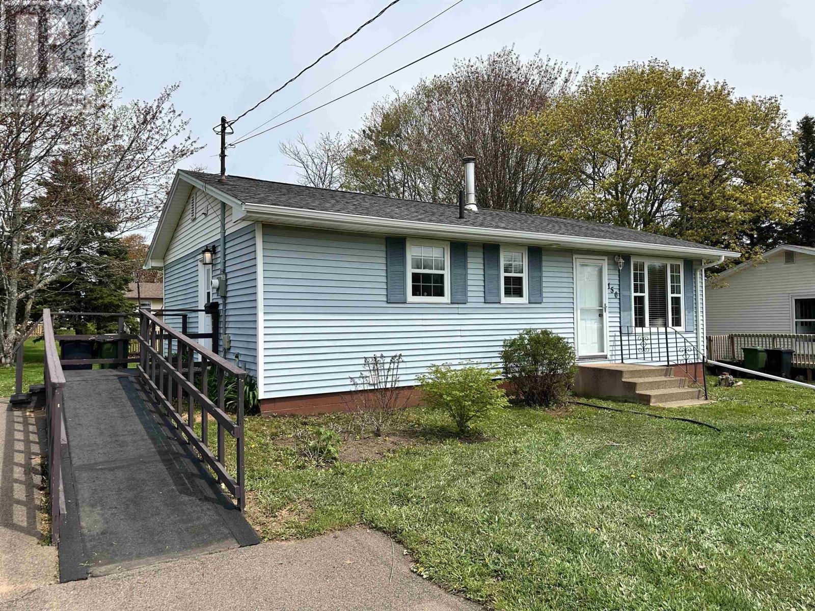 150 Parkwood Crescent, Charlottetown, Prince Edward Island  C1A 7A7 - Photo 1 - 202611929