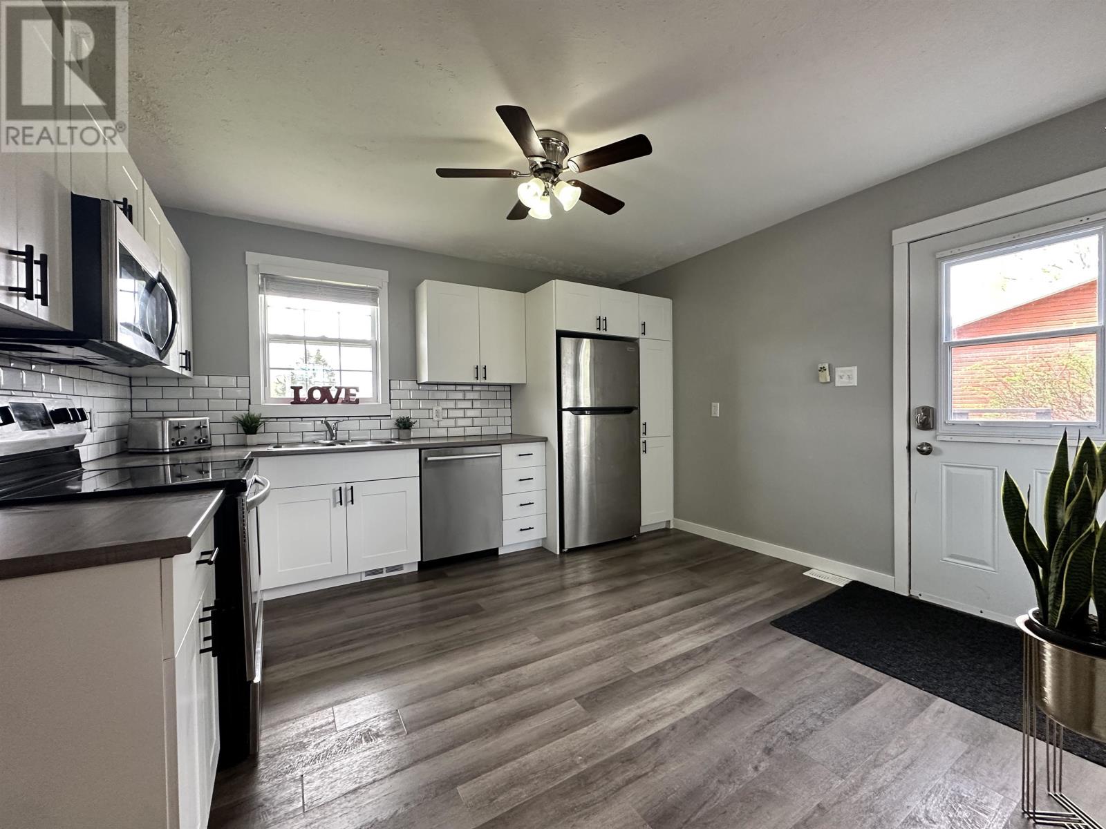 150 Parkwood Crescent, Charlottetown, Prince Edward Island  C1A 7A7 - Photo 3 - 202611929