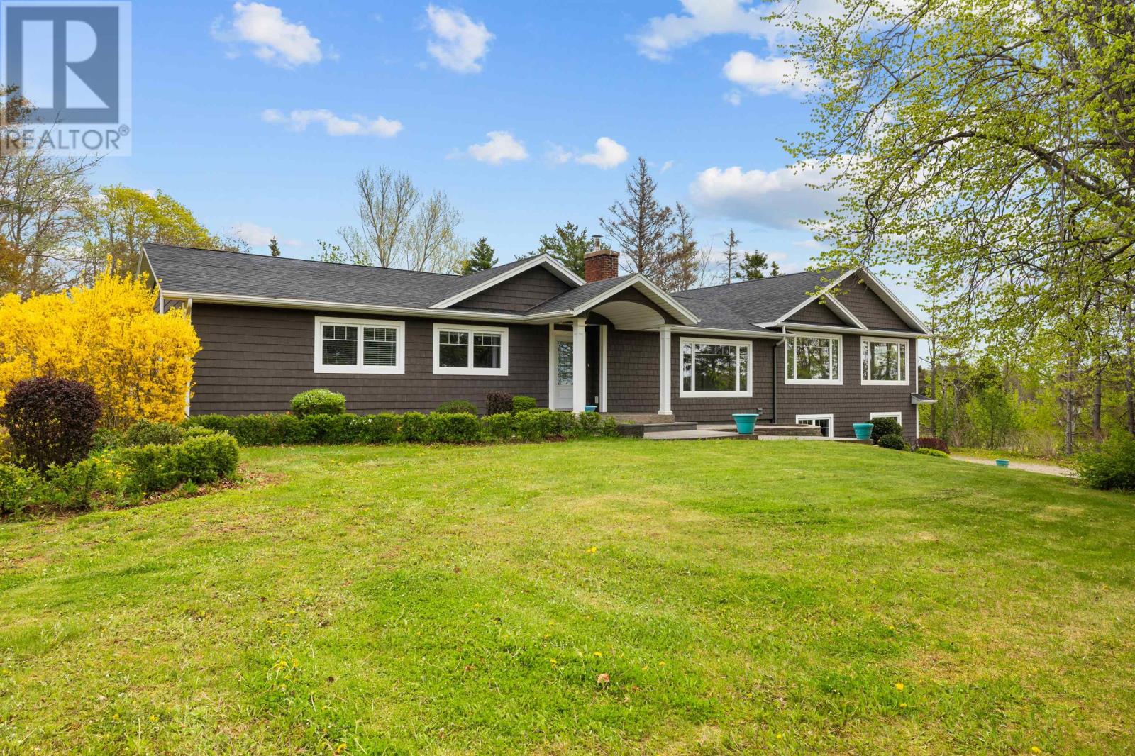 79 Keppoch Road, Stratford, Prince Edward Island  C1B 1M1 - Photo 2 - 202612216