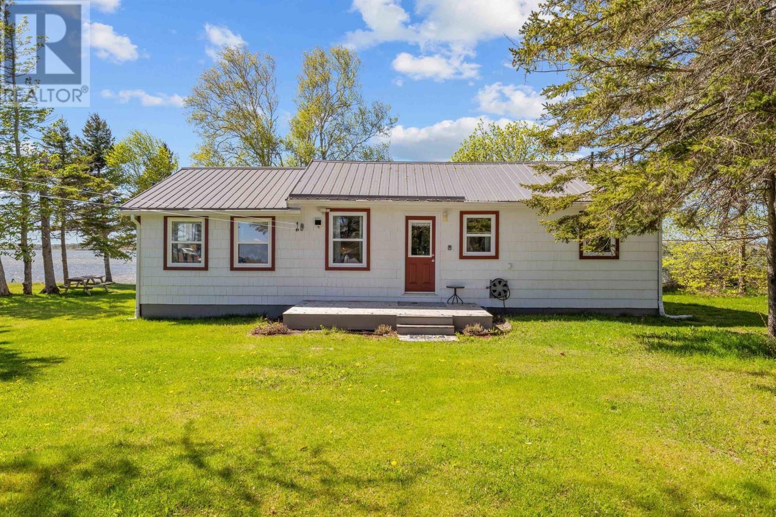 269 Driftwood Lane, Johnstons River, Prince Edward Island  C1B 3W6 - Photo 2 - 202612359