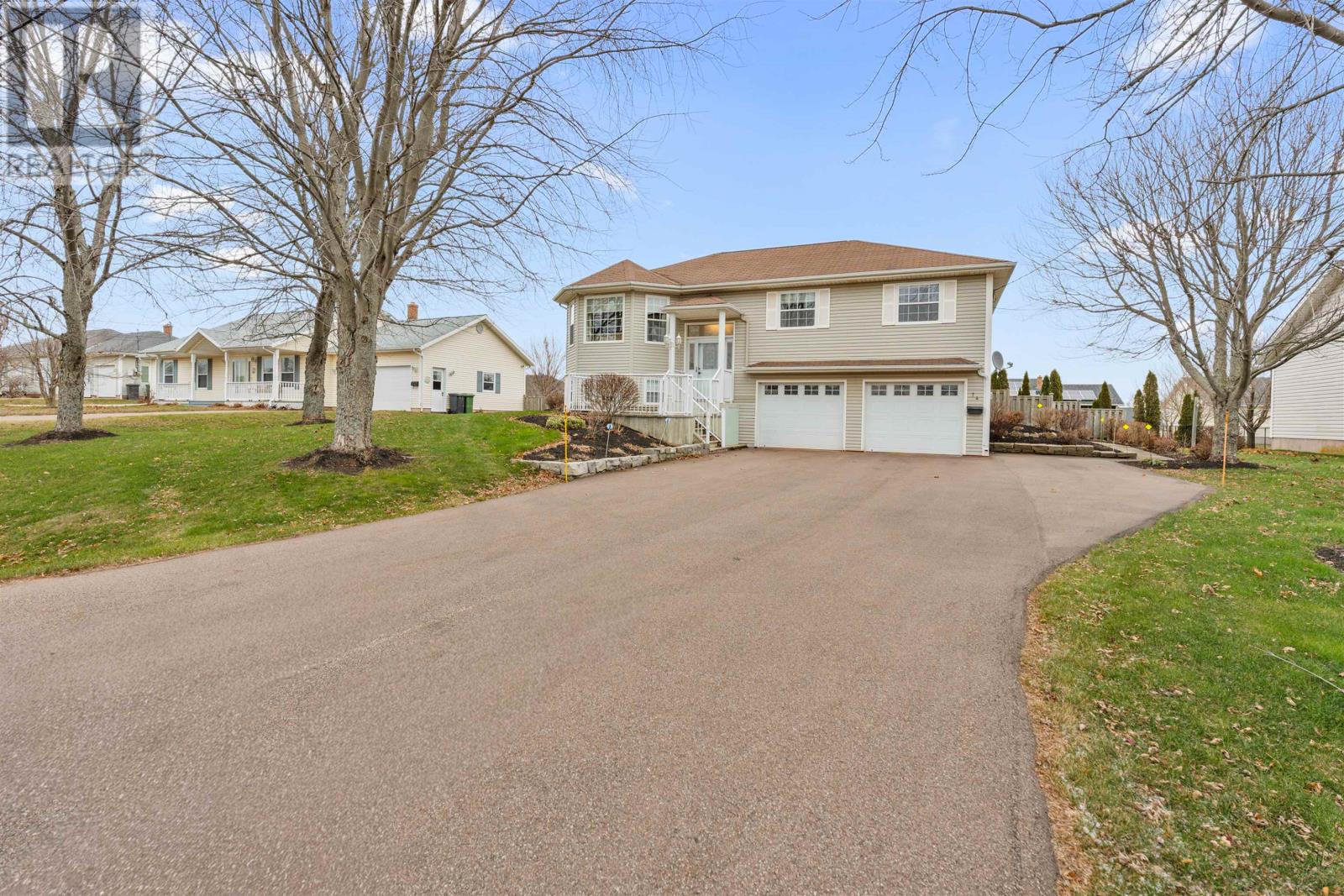 74 Hillside Drive, Summerside, Prince Edward Island  C1N 6K3 - Photo 2 - 202612811