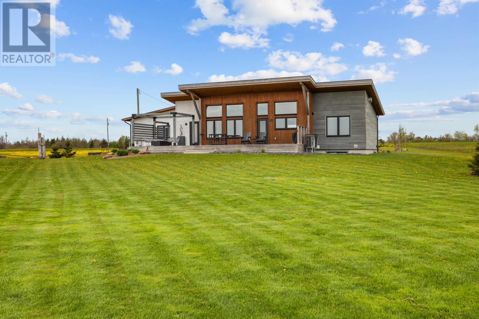 61 Battery Crescent, Georgetown, Prince Edward Island  C0A 1L0 - Photo 1 - 202612858