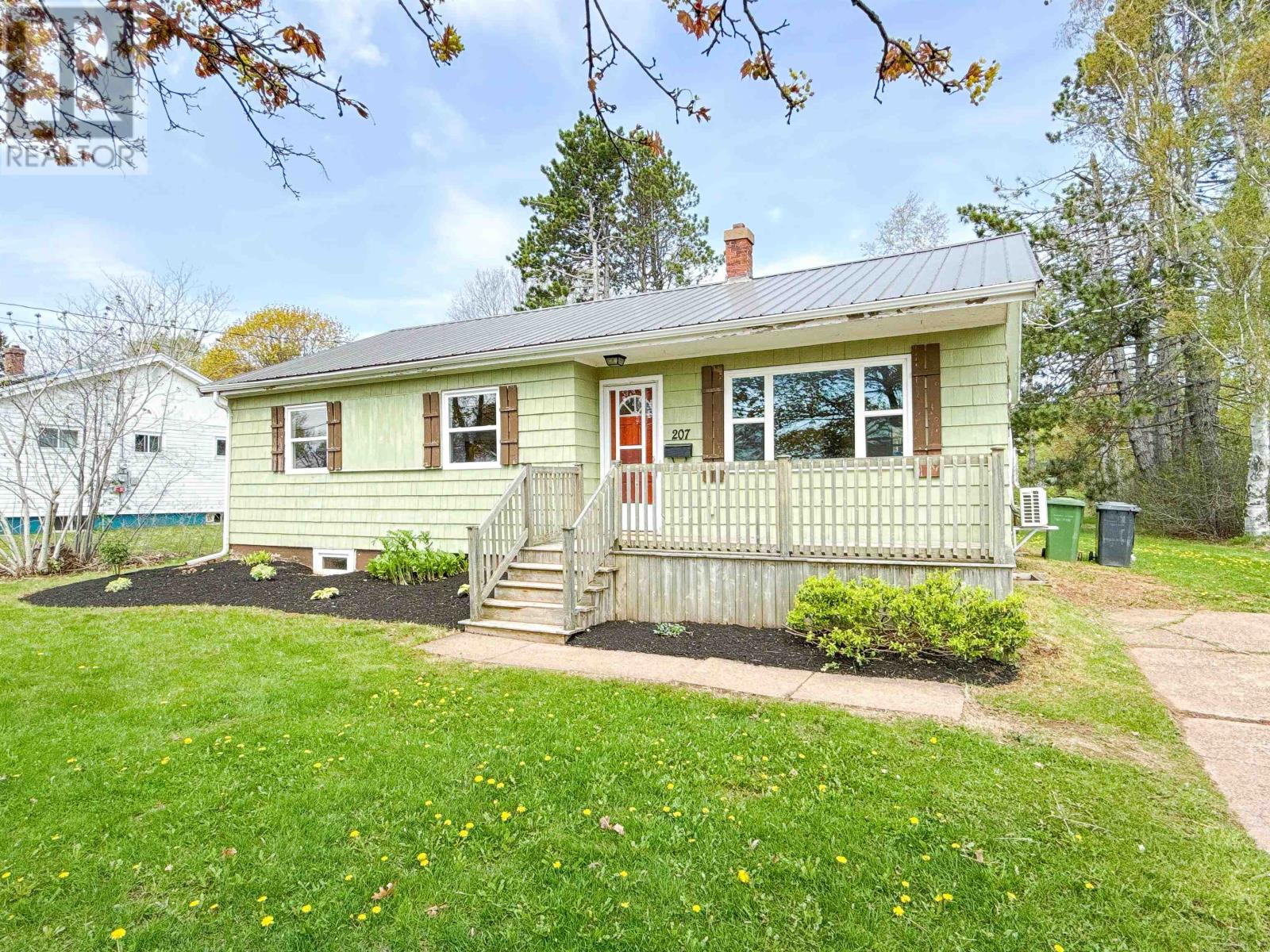 207 Belvedere Avenue, Charlottetown, Prince Edward Island  C1A 2E2 - Photo 1 - 202612922