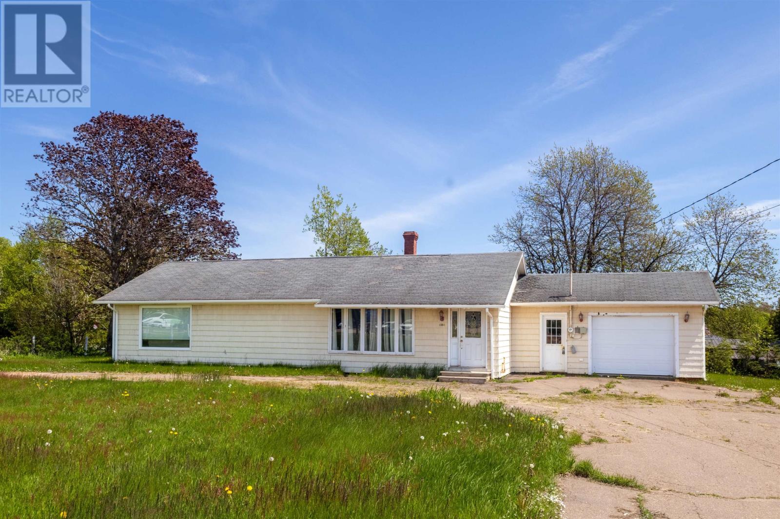 649 Main Street, Cornwall, Prince Edward Island  C0A 1H1 - Photo 2 - 202613425
