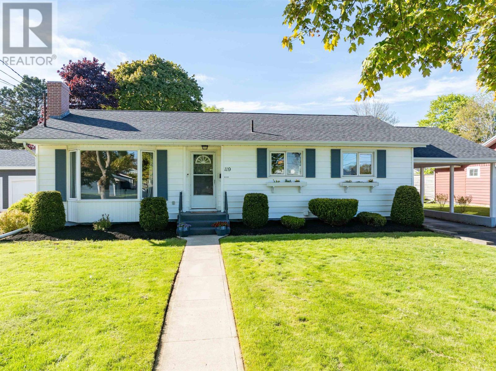 119 Nassau Street, Charlottetown, Prince Edward Island  C1A 2W8 - Photo 2 - 202613481