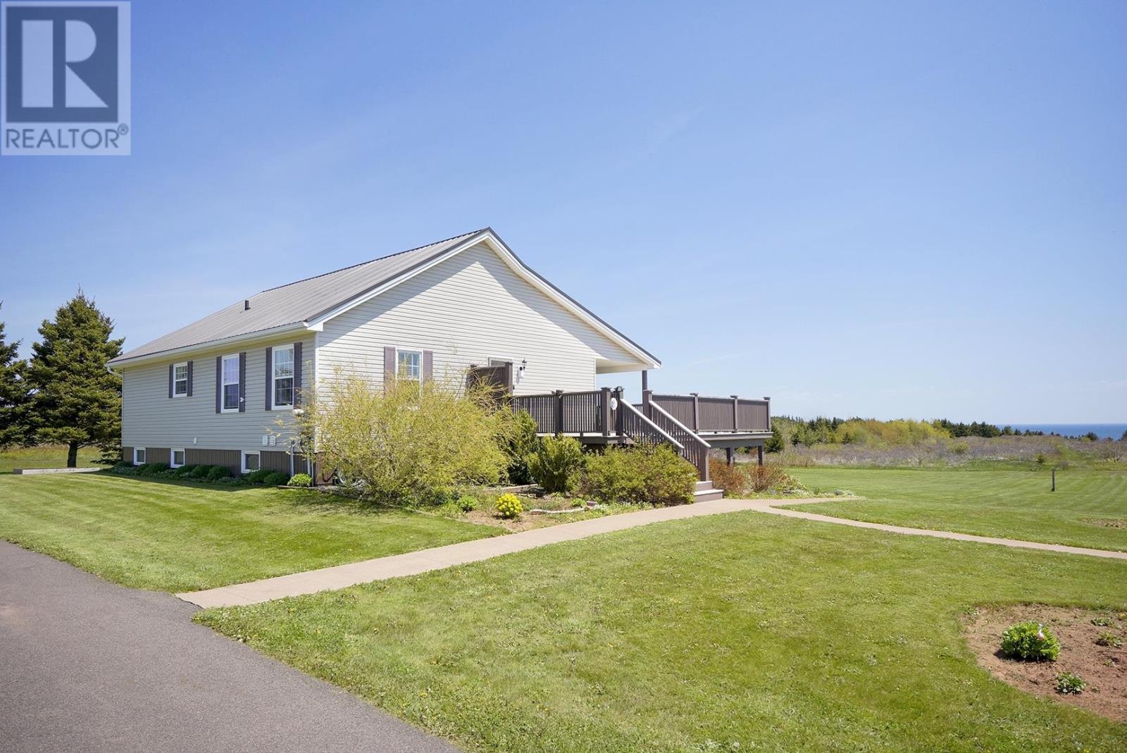 29 Macphee Avenue, Souris, Prince Edward Island  C0A 2B0 - Photo 1 - 202613517