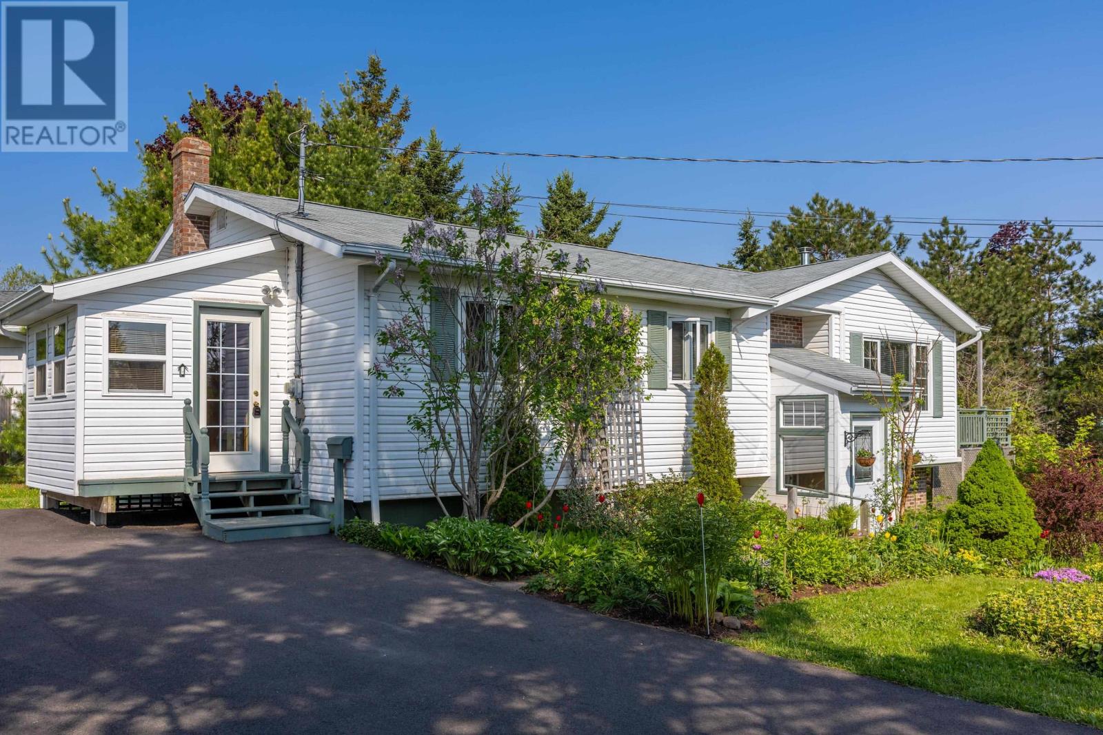 19 Marjorie Crescent, Stratford, Prince Edward Island  C1B 1X3 - Photo 2 - 202613589
