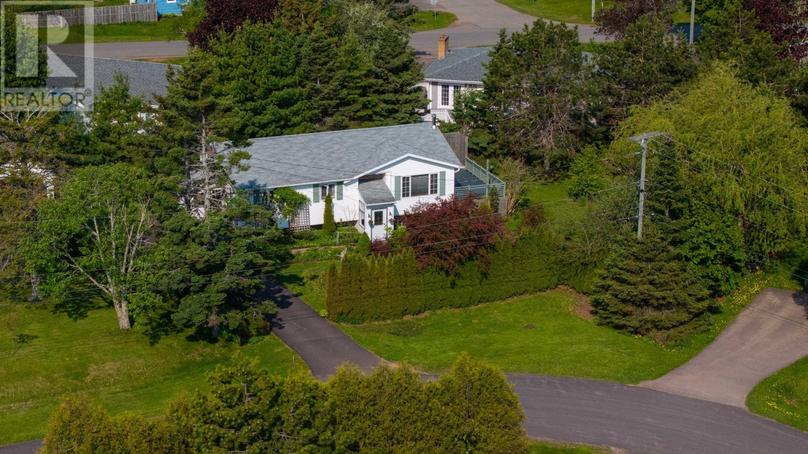 19 Marjorie Crescent, Stratford, Prince Edward Island  C1B 1X3 - Photo 3 - 202613589