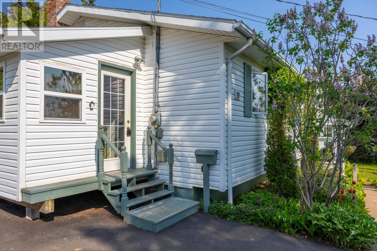 19 Marjorie Crescent, Stratford, Prince Edward Island  C1B 1X3 - Photo 5 - 202613589