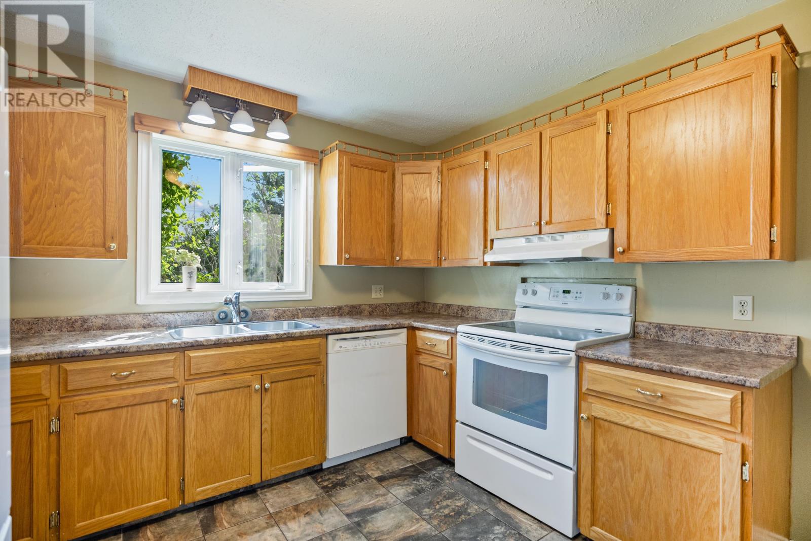 19 Marjorie Crescent, Stratford, Prince Edward Island  C1B 1X3 - Photo 9 - 202613589