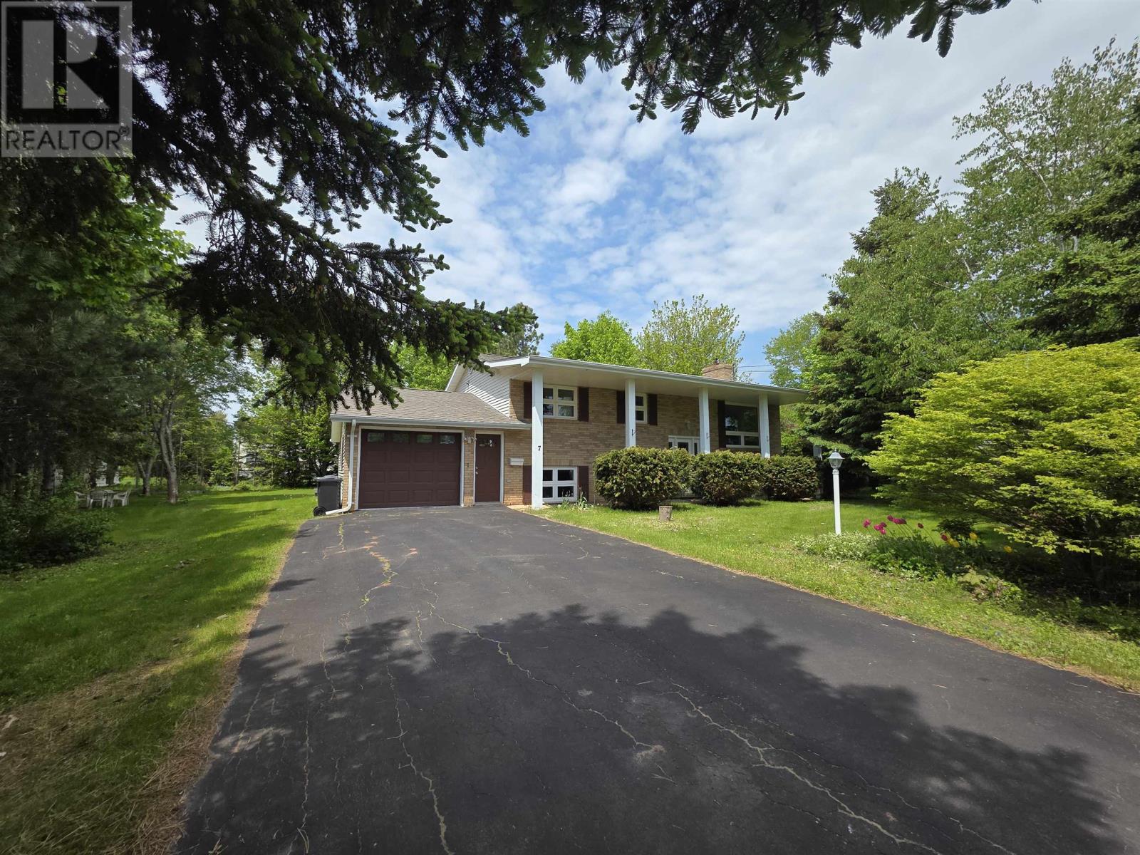 7 Crestview Drive, Charlottetown, Prince Edward Island  C1E 1N4 - Photo 1 - 202613653