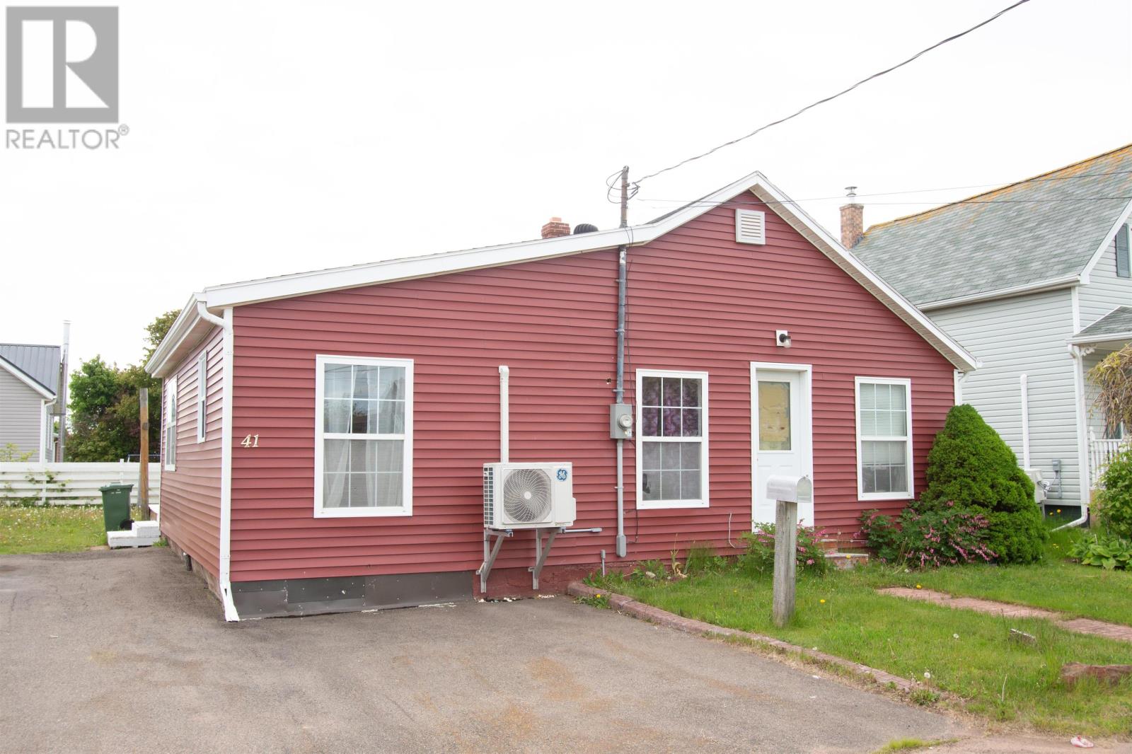41 St. Lawrence Street, Summerside, Prince Edward Island  C1N 3X1 - Photo 1 - 202613859
