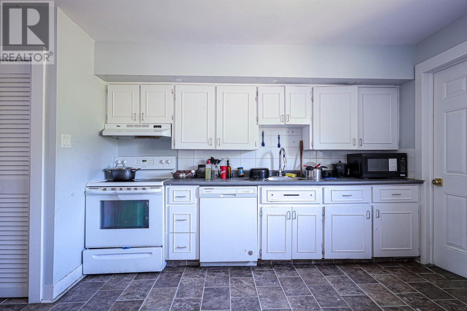 72,74,76 Parkview Drive, Charlottetown, Prince Edward Island  C1A 2E2 - Photo 5 - 202614057