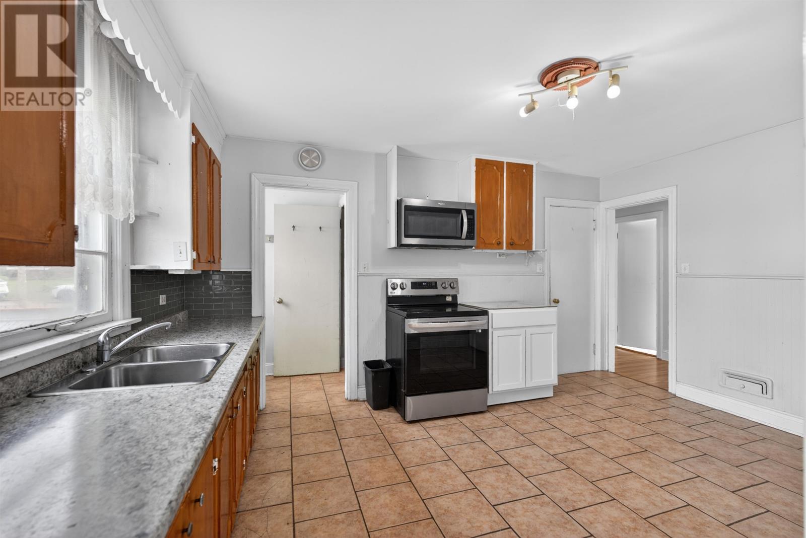 304 Granville Street, Summerside, Prince Edward Island  C1N 3B2 - Photo 28 - 202614475