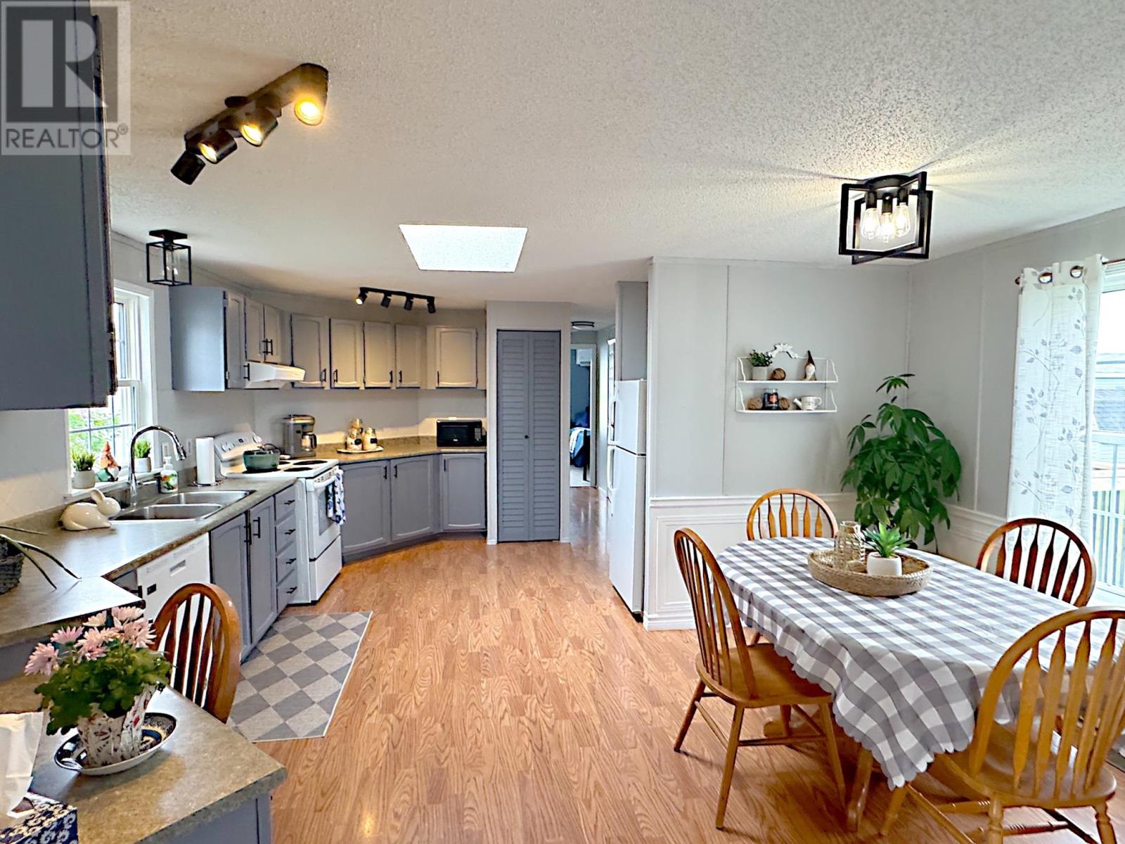 12 Genoa Crescent, Charlottetown, Prince Edward Island  C1C 1M1 - Photo 4 - 202614596