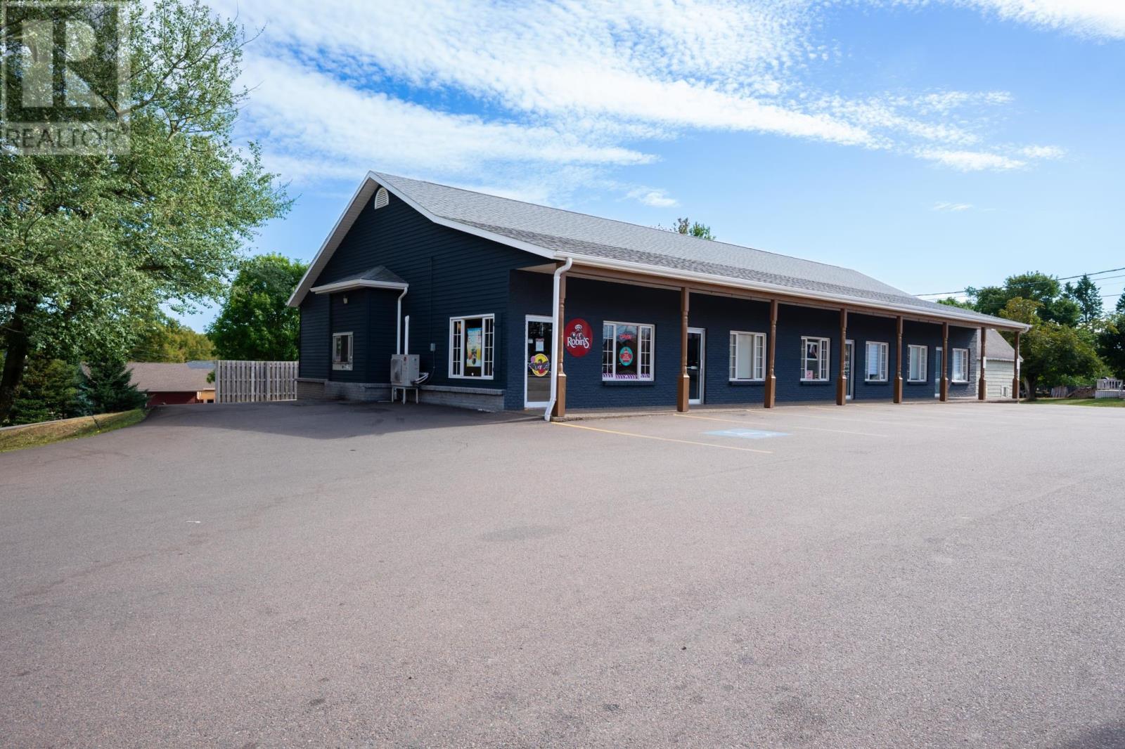 609 Main Street, Cornwall, Prince Edward Island  C0A 1H0 - Photo 3 - 202614033