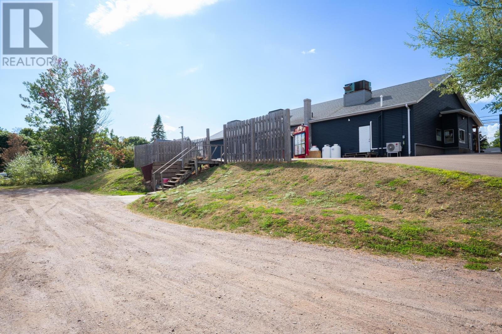 609 Main Street, Cornwall, Prince Edward Island  C0A 1H0 - Photo 9 - 202614033