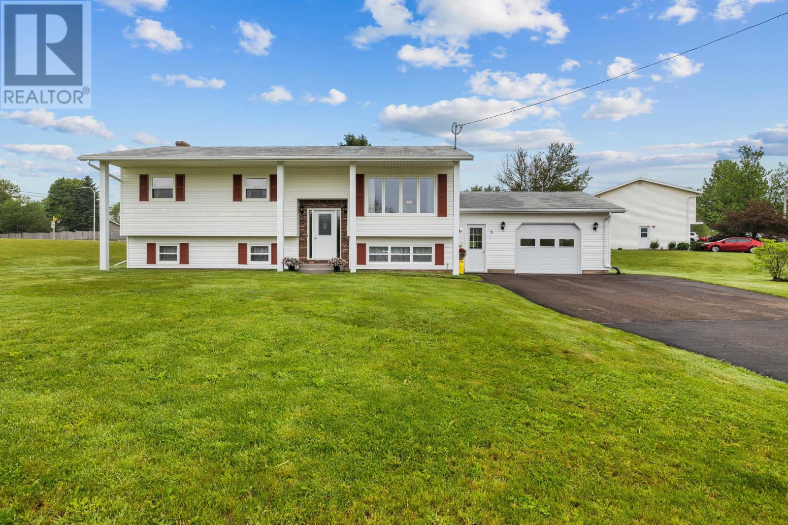 8 Oakland Drive, Charlottetown, Prince Edward Island  C1C 1P3 - Photo 1 - 202614680