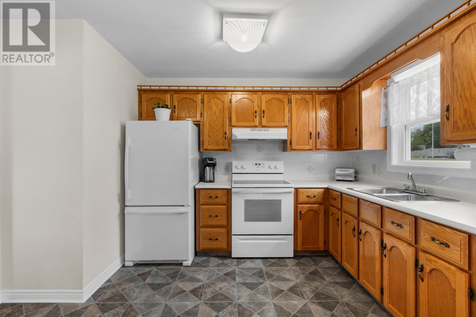 8 Oakland Drive, Charlottetown, Prince Edward Island  C1C 1P3 - Photo 10 - 202614680