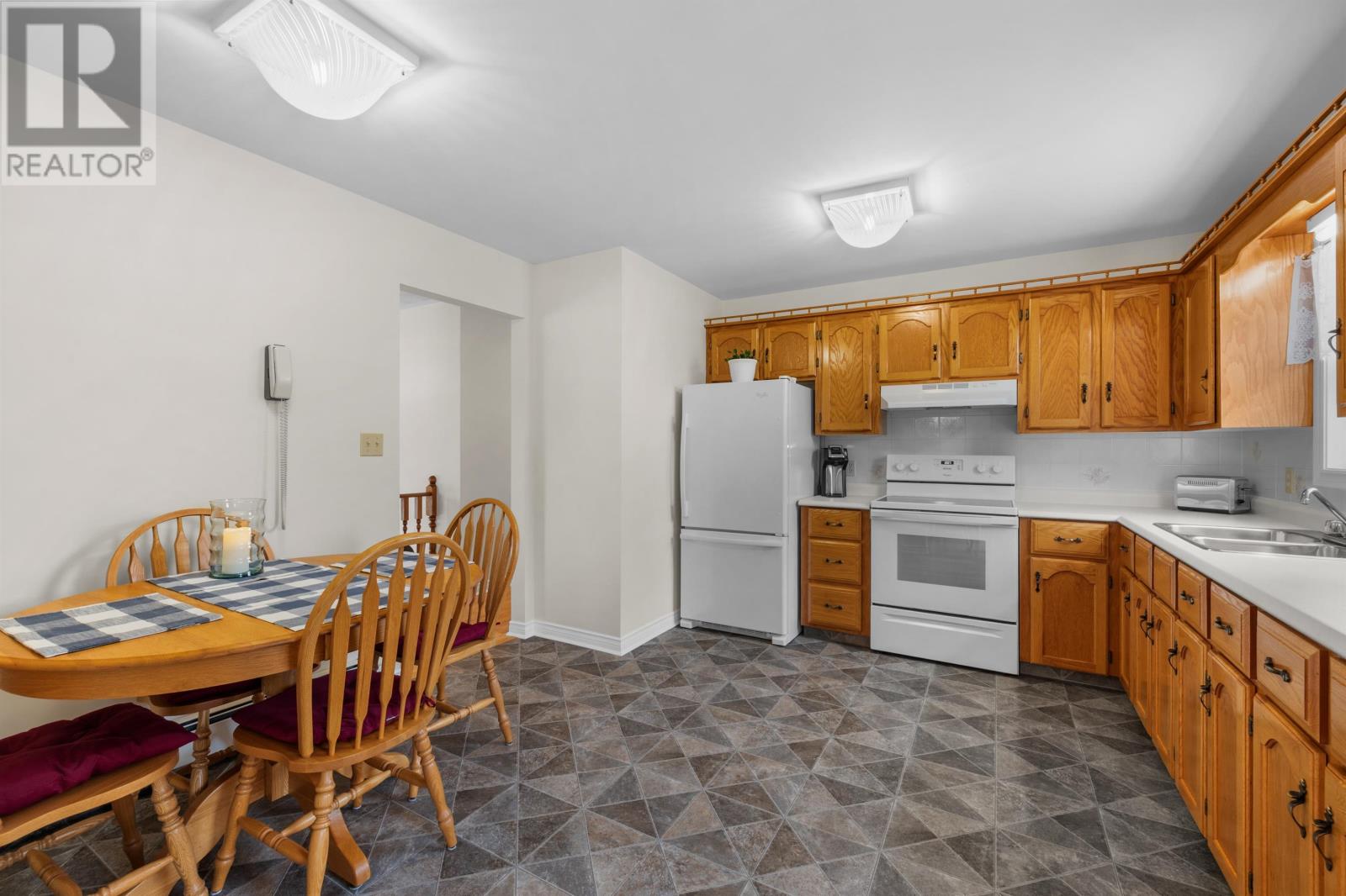 8 Oakland Drive, Charlottetown, Prince Edward Island  C1C 1P3 - Photo 11 - 202614680