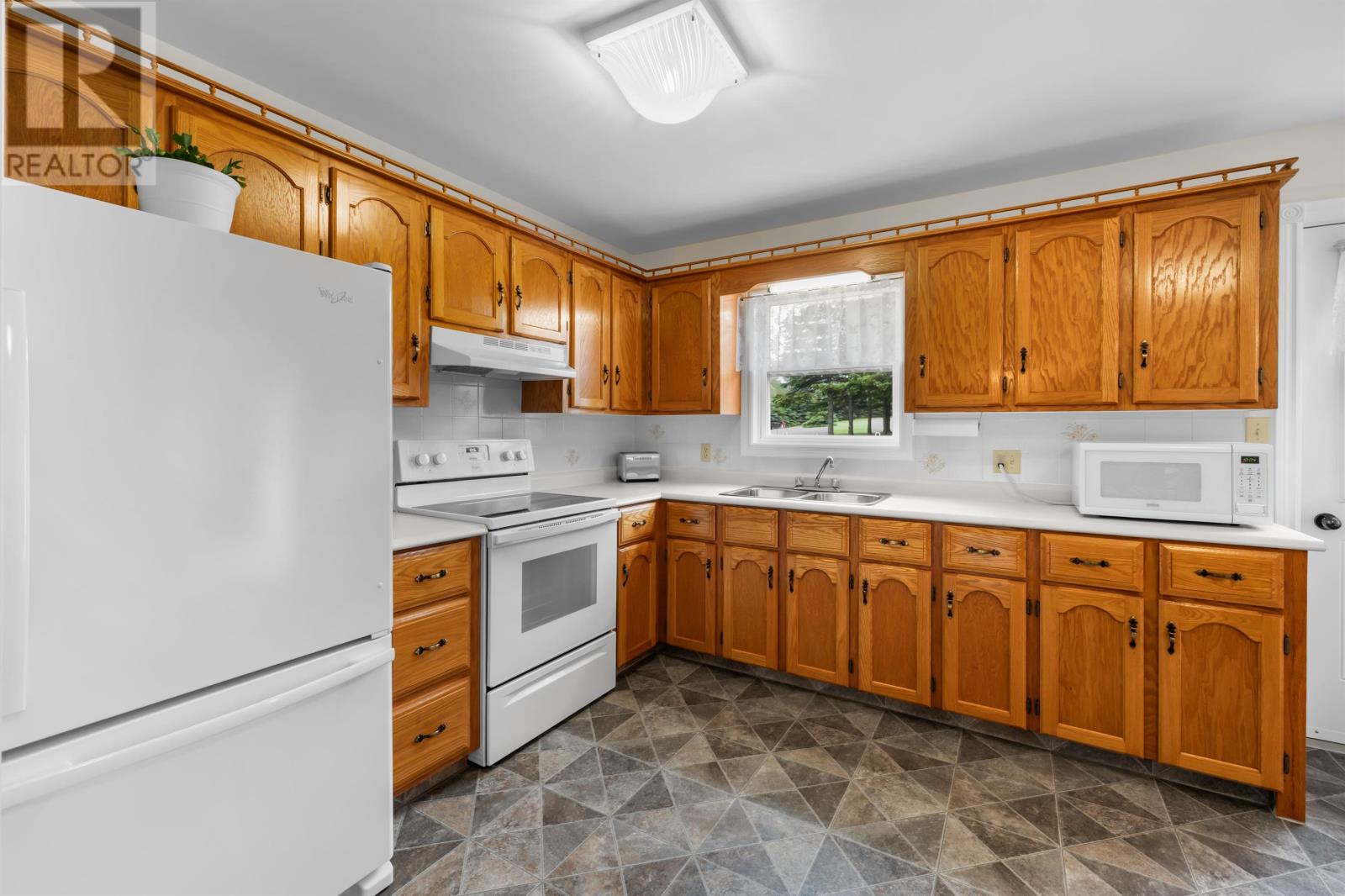 8 Oakland Drive, Charlottetown, Prince Edward Island  C1C 1P3 - Photo 8 - 202614680