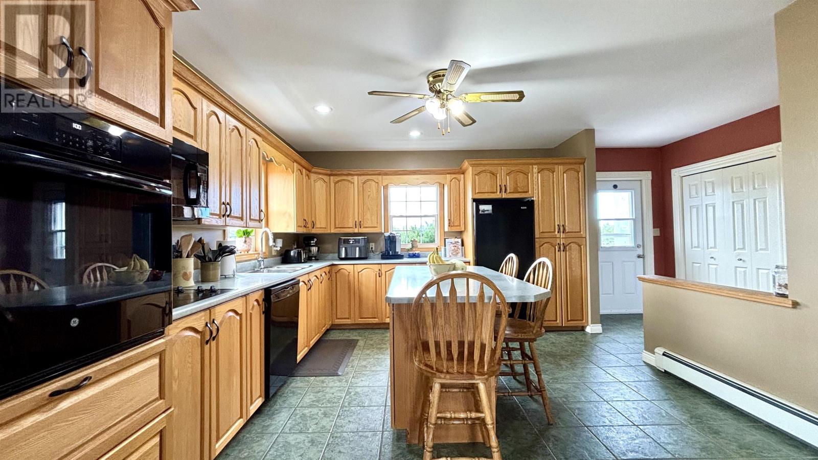 215 Cable Head Road, Cable Head East, Prince Edward Island  C0A 2A0 - Photo 4 - 202615072